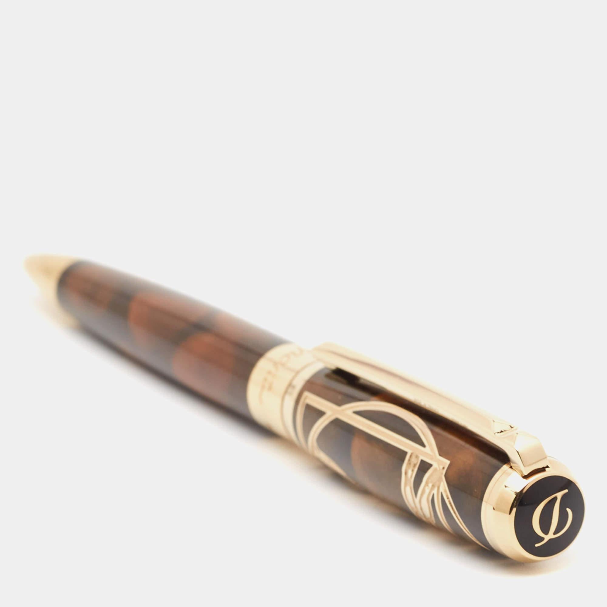 S.T. Dupont's ballpoint pen in lacquer and gold-tone metal is defined by quality craftsmanship. It has a sleek shape and just the right details to achieve a luxurious finish.

Includes: Original Box, Authenticity Card, Info Booklet, 2 Extra Refills

