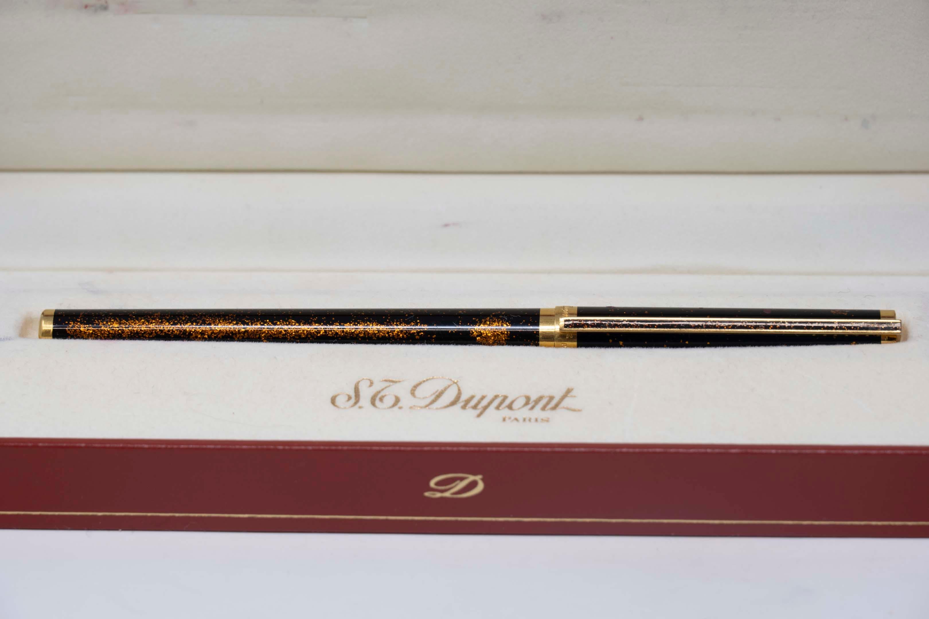 S.T. Dupont Fountain Pen 52BGT80 Laque de Chine with box, 18kt NIB. Circa 1990-1999, gold plated, Laque de Chine Poudre D'Or. Refill to replace. In good condition, rarely used , minimal sign of wear. Made in France.