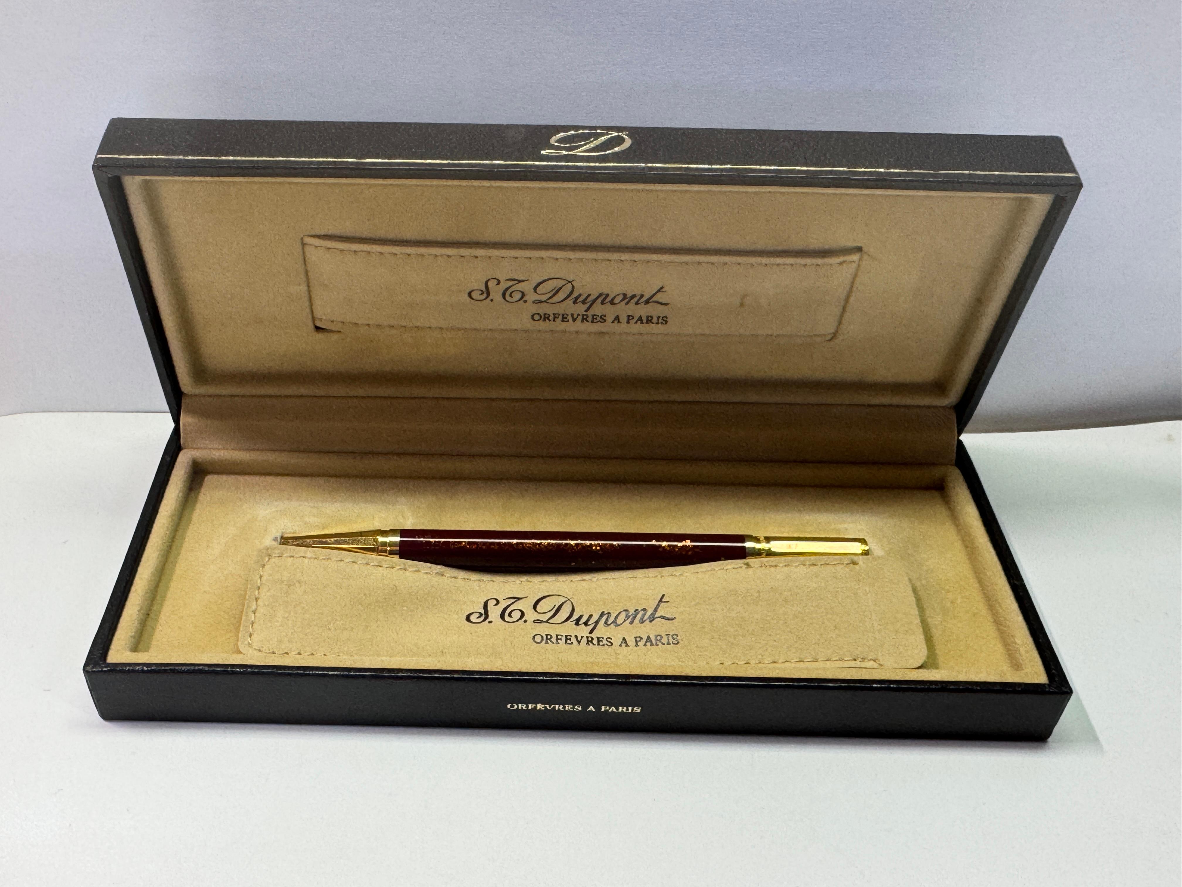 S.T. Stylo à bille Dupont plaqué or en vente 2