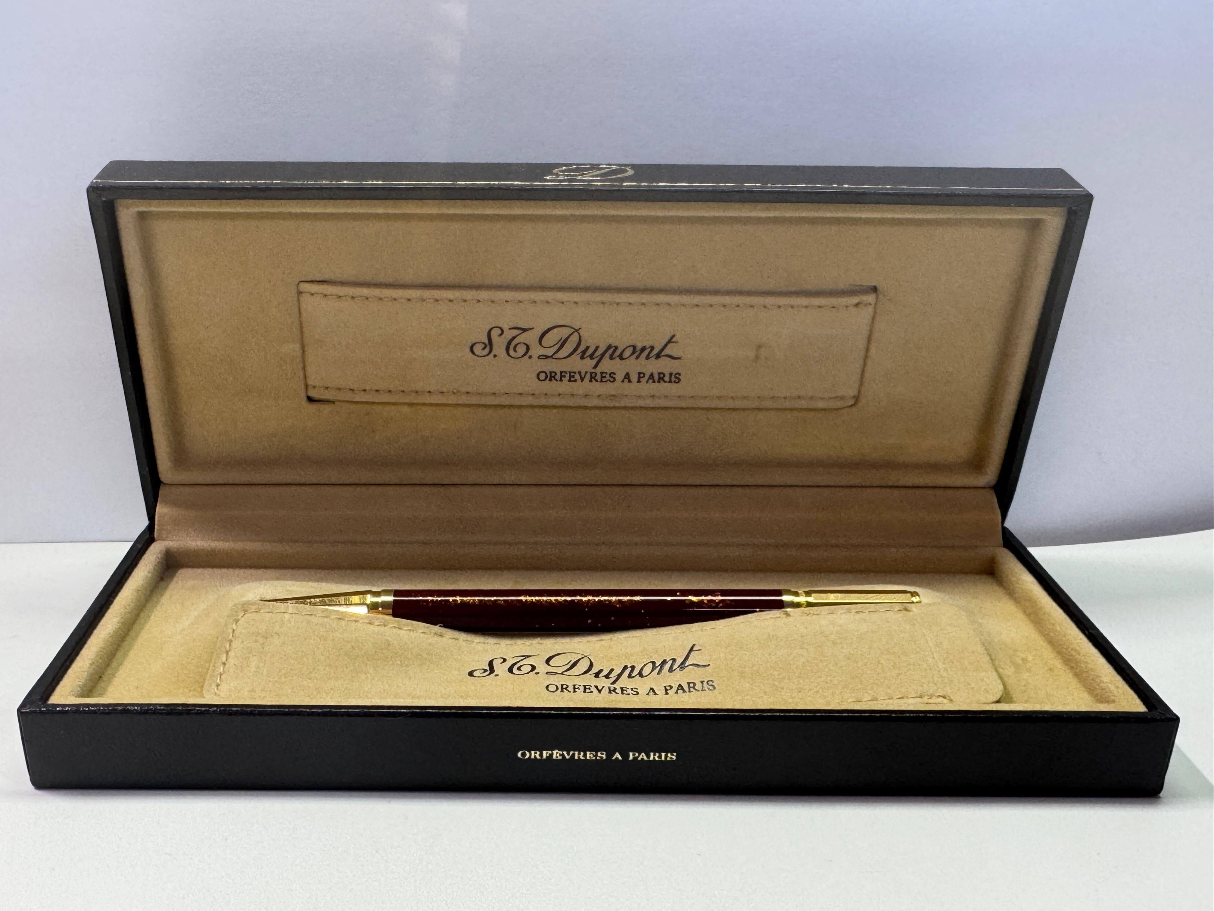 S.T. Stylo à bille Dupont plaqué or en vente 3
