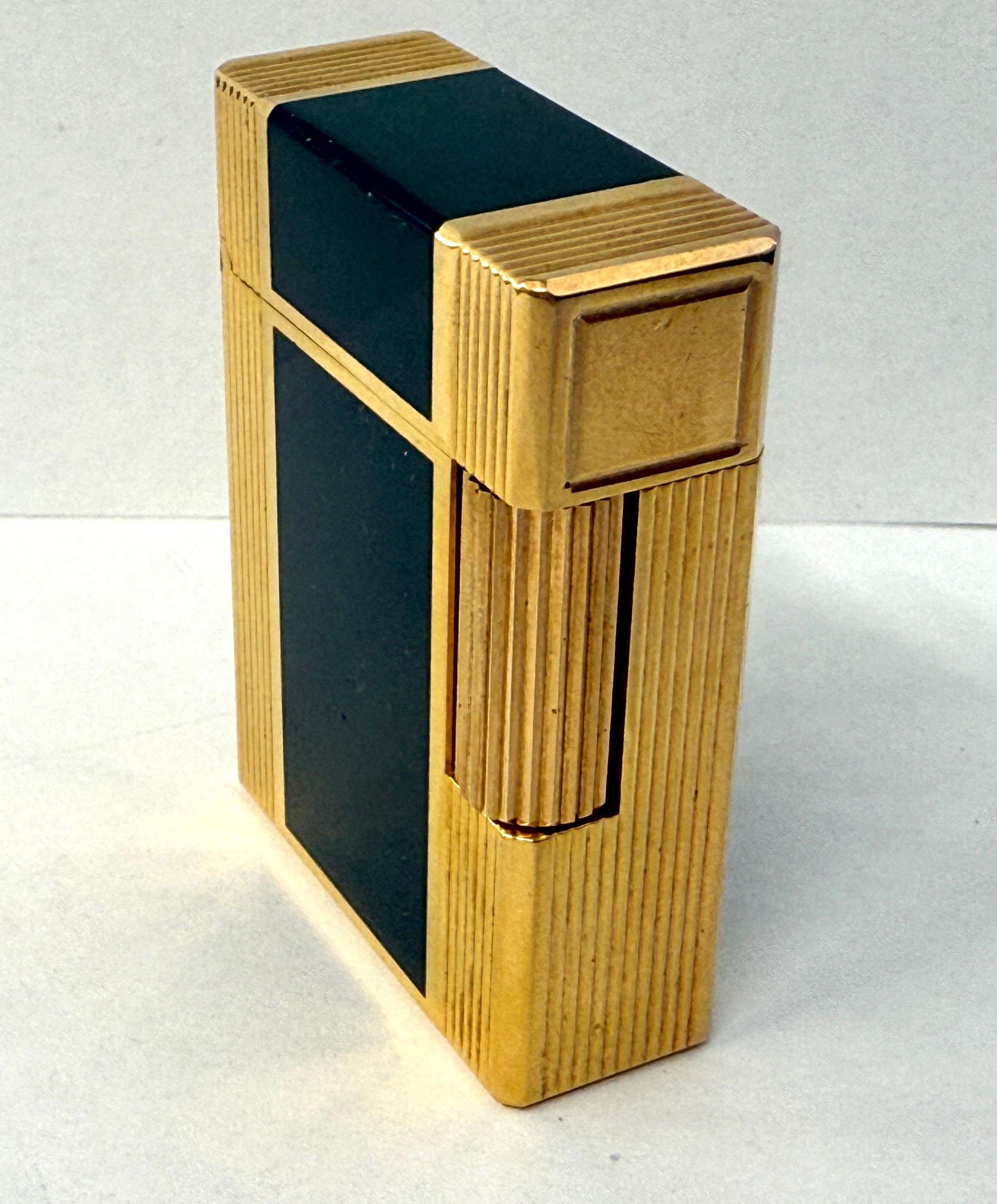 S.T. DuPont Laque De Chine Lighter with Box and Papers In Good Condition For Sale In Palm Springs, CA