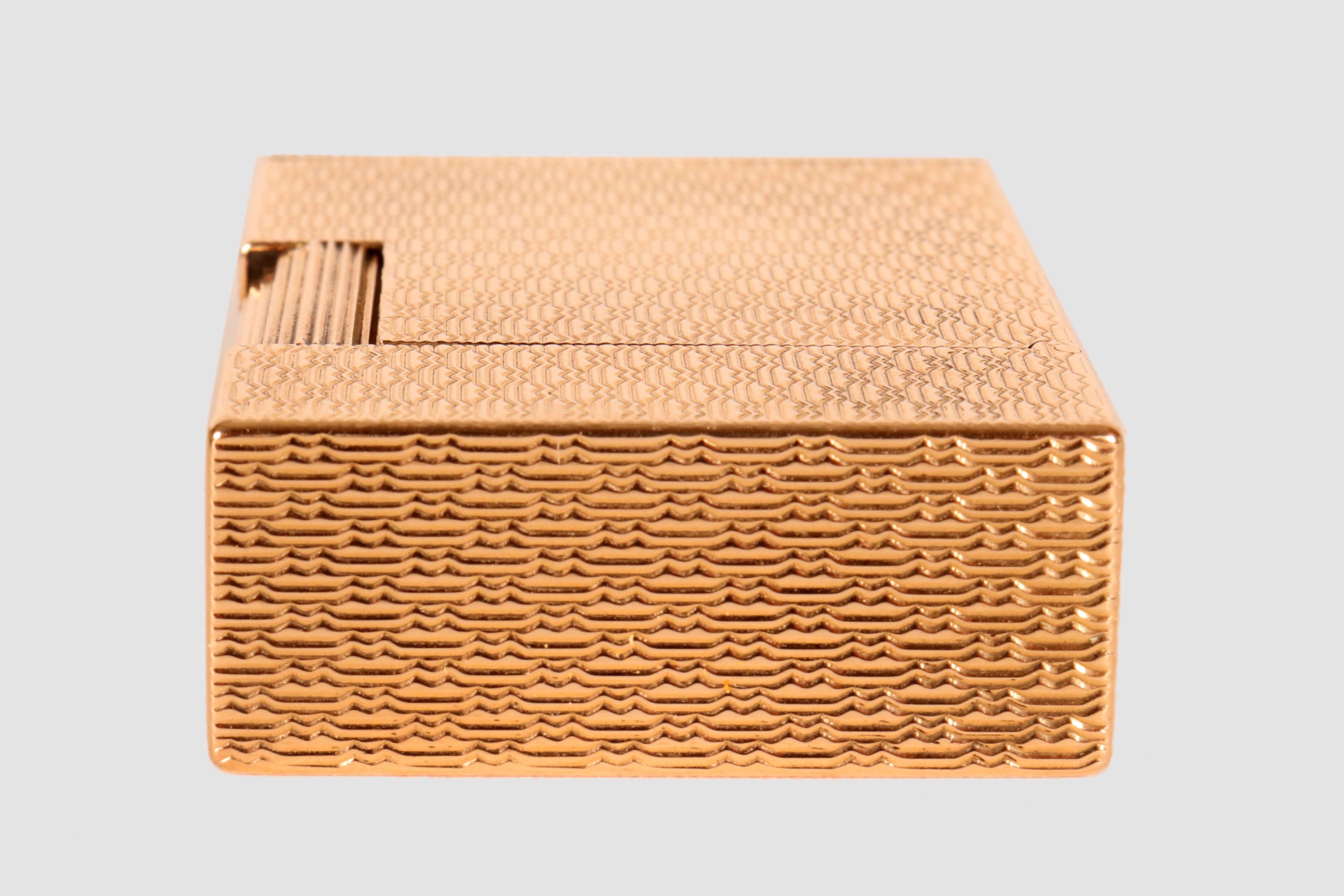S.T. Accendino Dupont in oro 18 Kt, Parigi, anni '70. in vendita 4