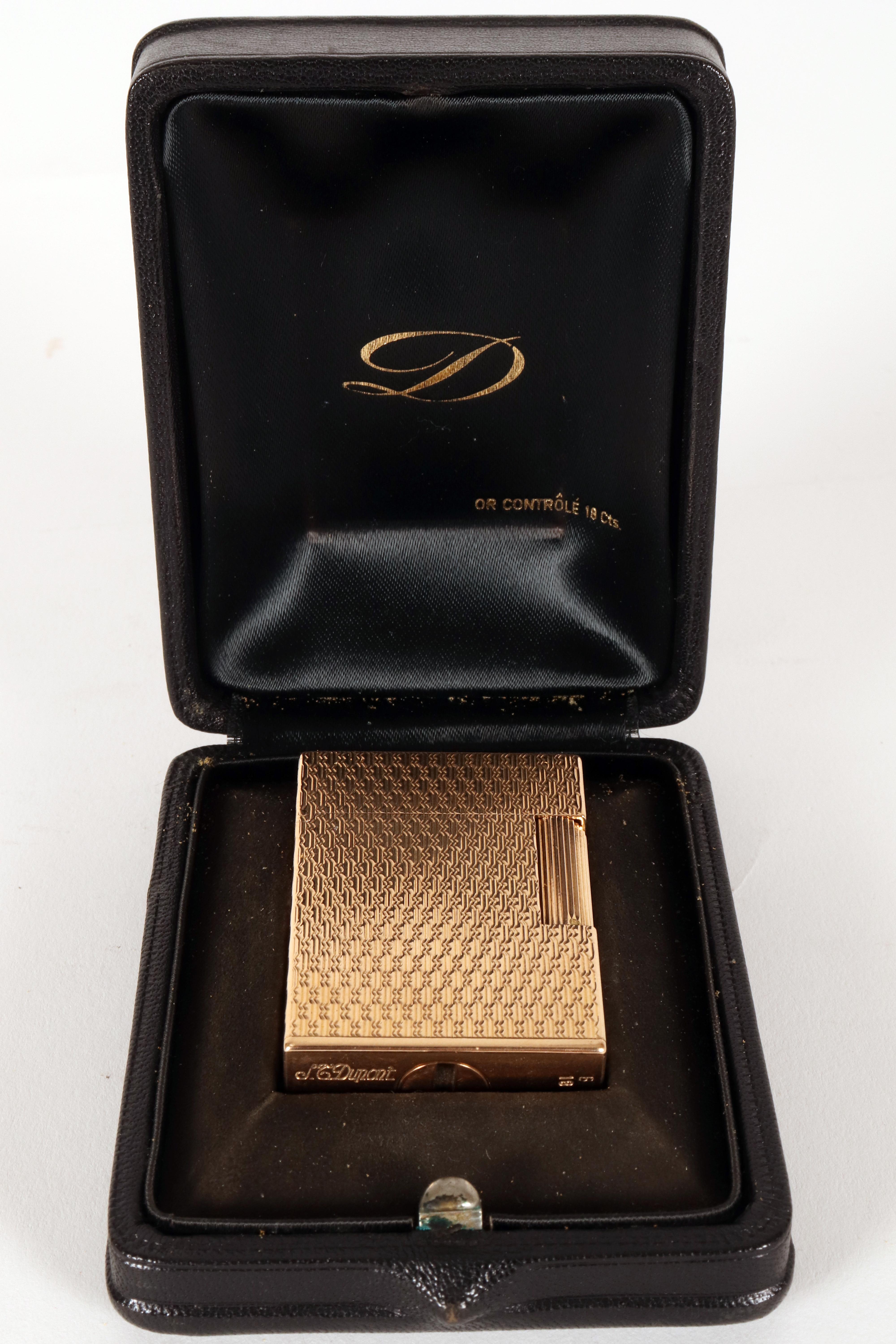 S.T. Accendino Dupont in oro 18 Kt, Parigi, anni '70. in vendita 5