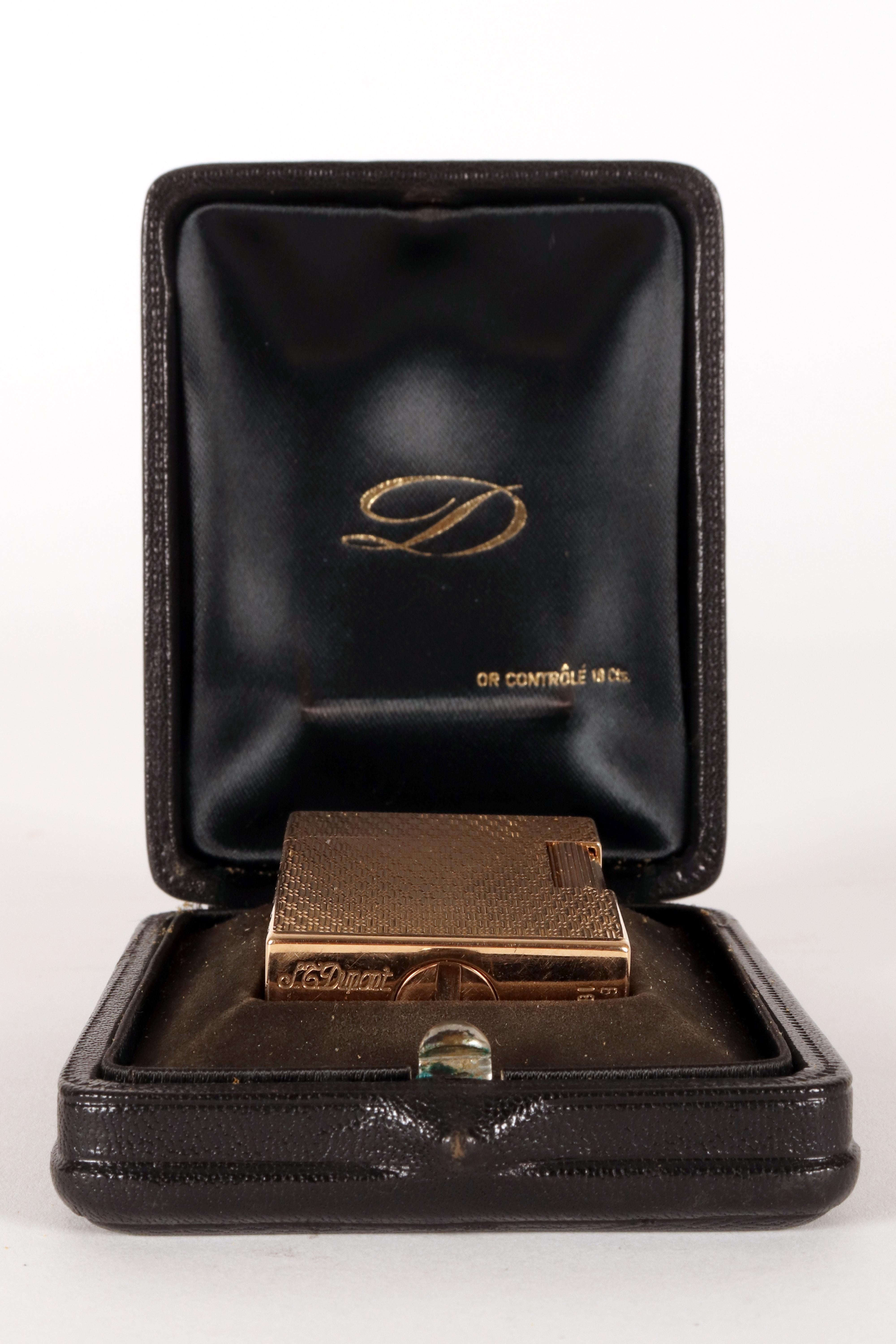 S.T. Accendino Dupont in oro 18 Kt, Parigi, anni '70. in vendita 6