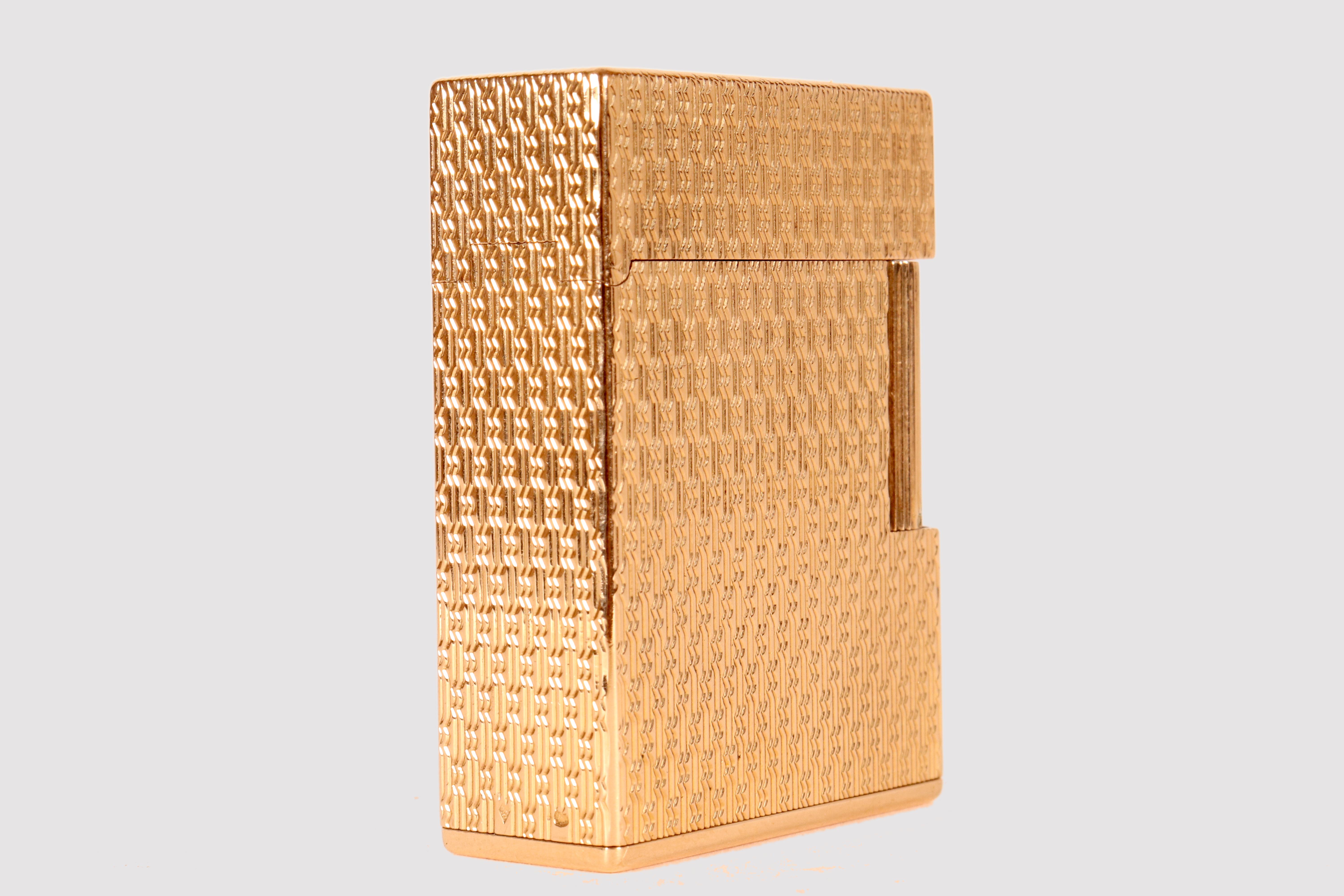 Francese S.T. Accendino Dupont in oro 18 Kt, Parigi, anni '70. in vendita