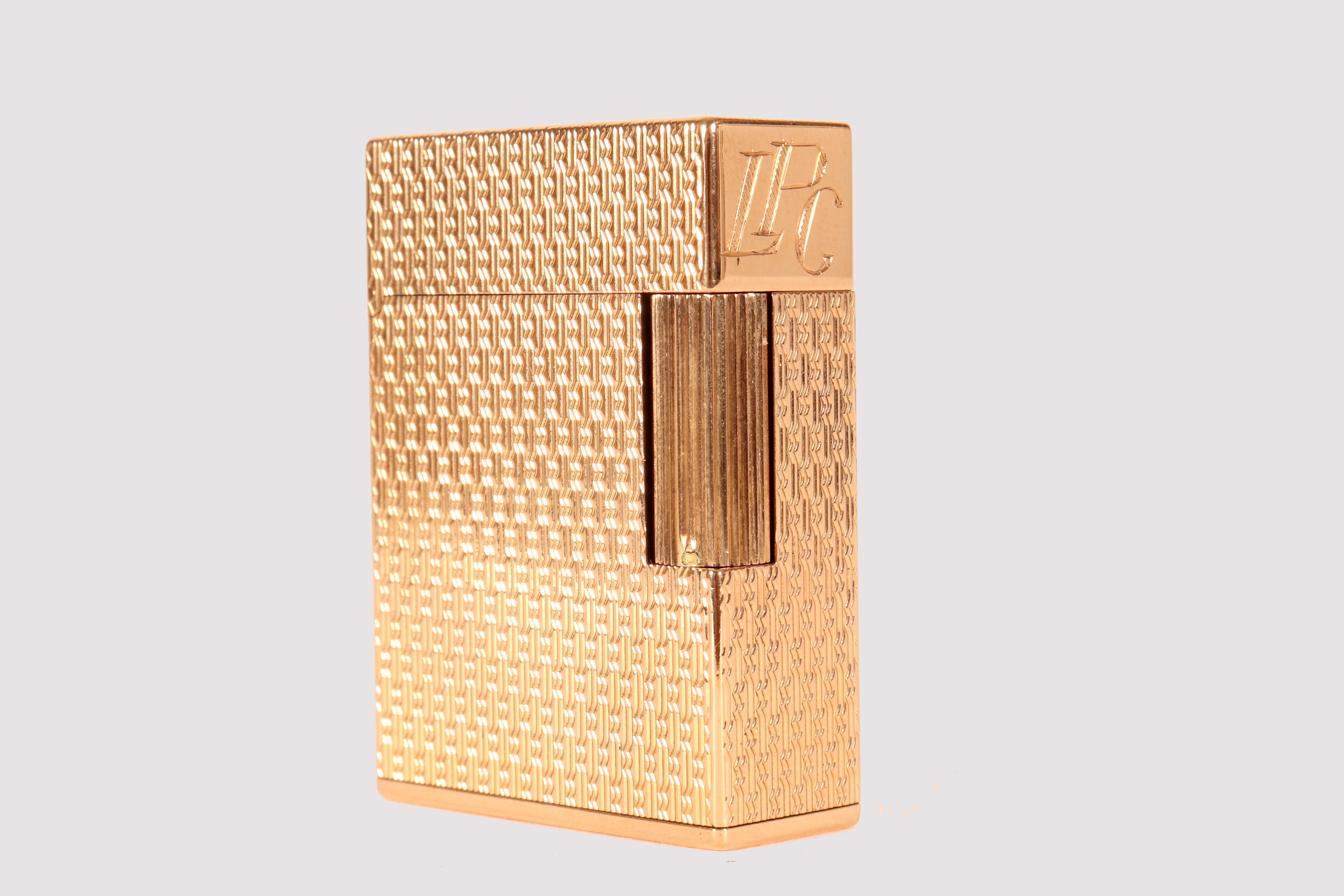 S.T. Accendino Dupont in oro 18 Kt, Parigi, anni '70. In condizioni buone in vendita a Milan, IT