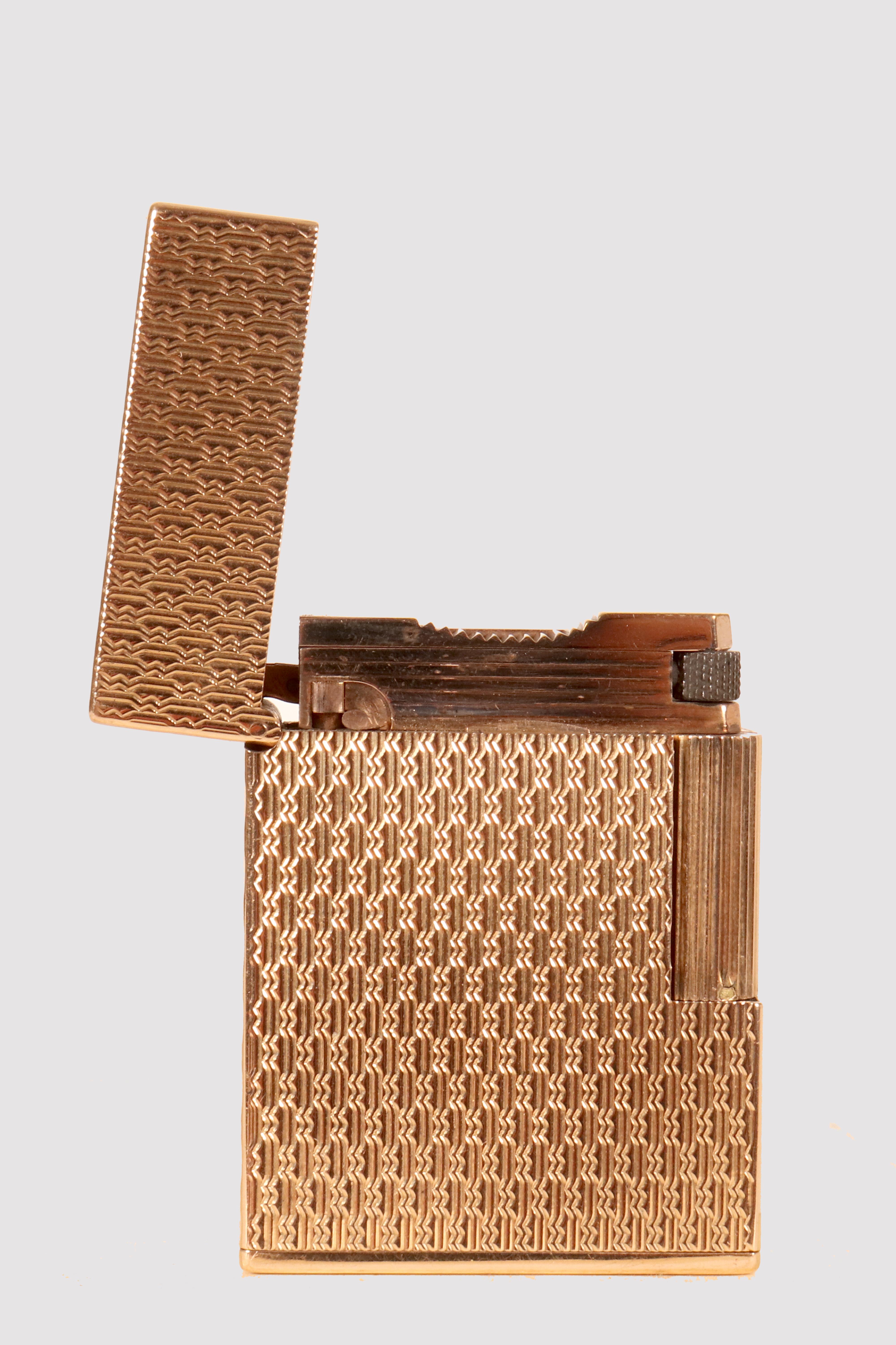 S.T. Accendino Dupont in oro 18 Kt, Parigi, anni '70. in vendita 1