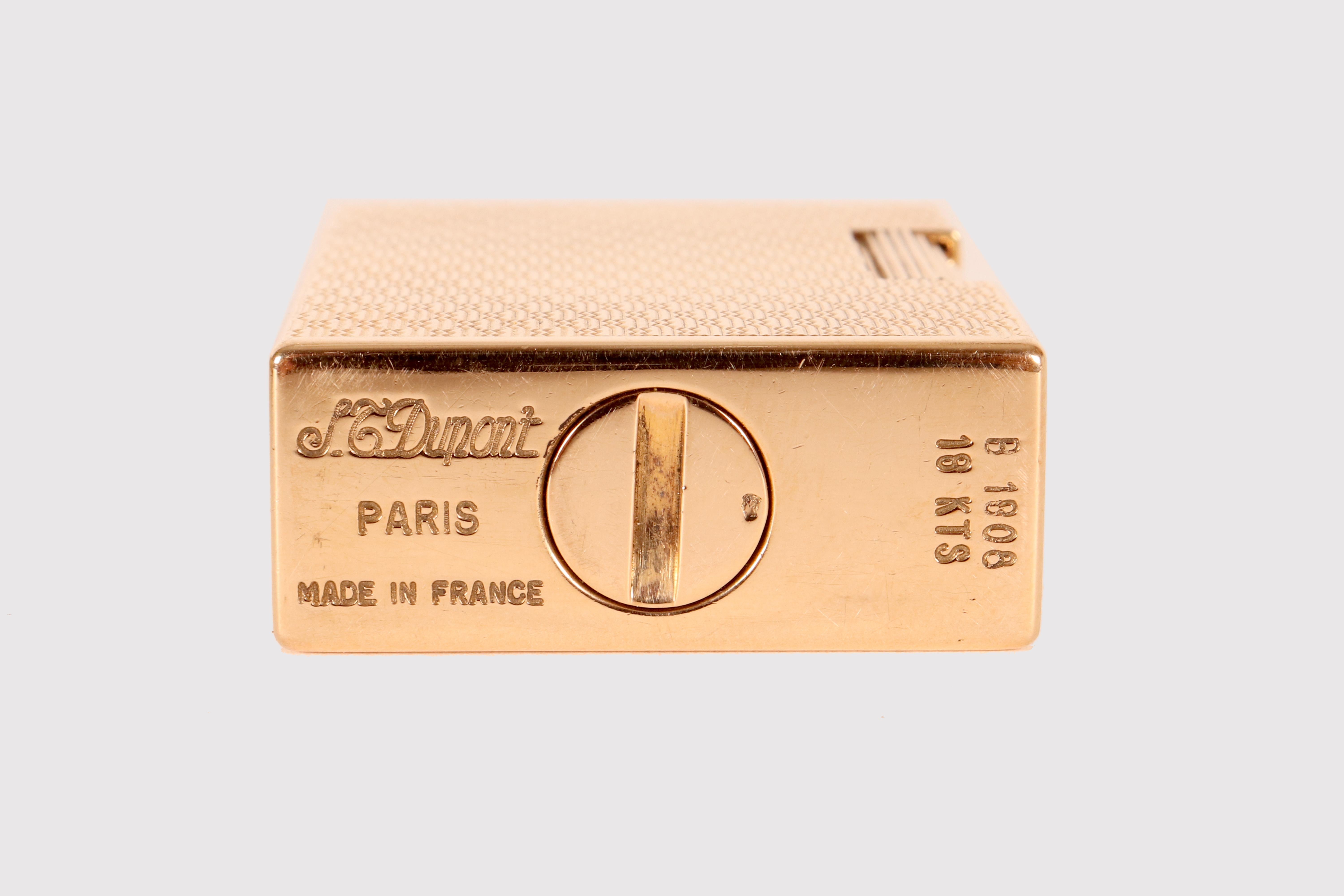 S.T. Accendino Dupont in oro 18 Kt, Parigi, anni '70. in vendita 3