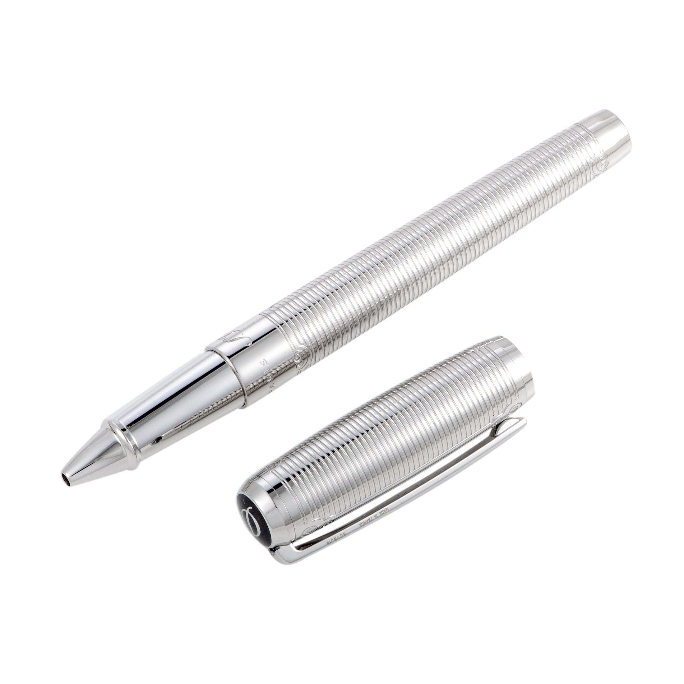 Embellished with a remarkably fine pattern in the brand’s classically tasteful style, this splendid rollerball pen from S.T. Dupont offers an appearance of utmost sophistication and timeless elegance while ensuring a fascinating level of quality.