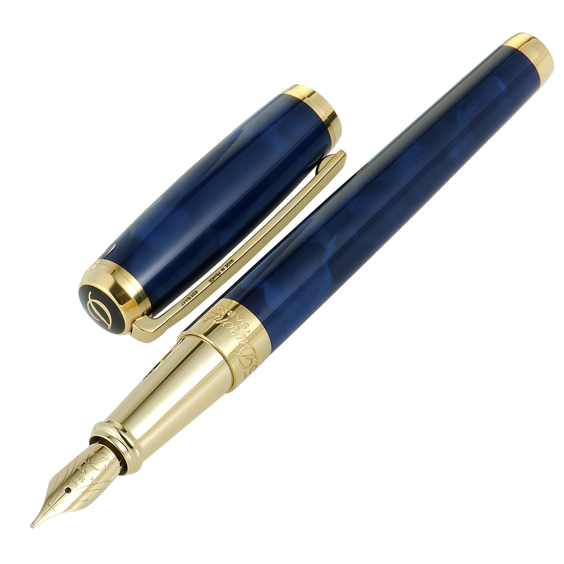 The exquisite blue lacquer is splendidly accentuated by the prestigious radiance in this exceptional fountain pen that boasts a solid 18K gold nib. The pen is created by S.T. Dupont within the sublime “Line D” line.