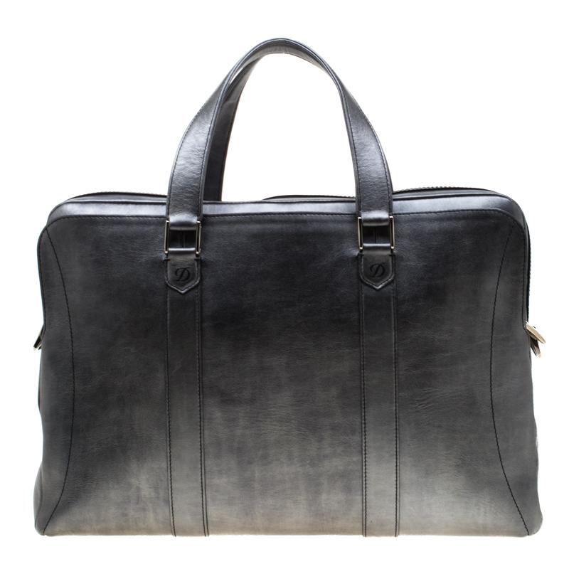 An ideal companion for business travel or meetings, this S.T Dupont document and laptop holder briefcase is a must-have for any professional. It features a metallic grey leather body constructed in a slouchy silhouette. The fabric-lined interior of