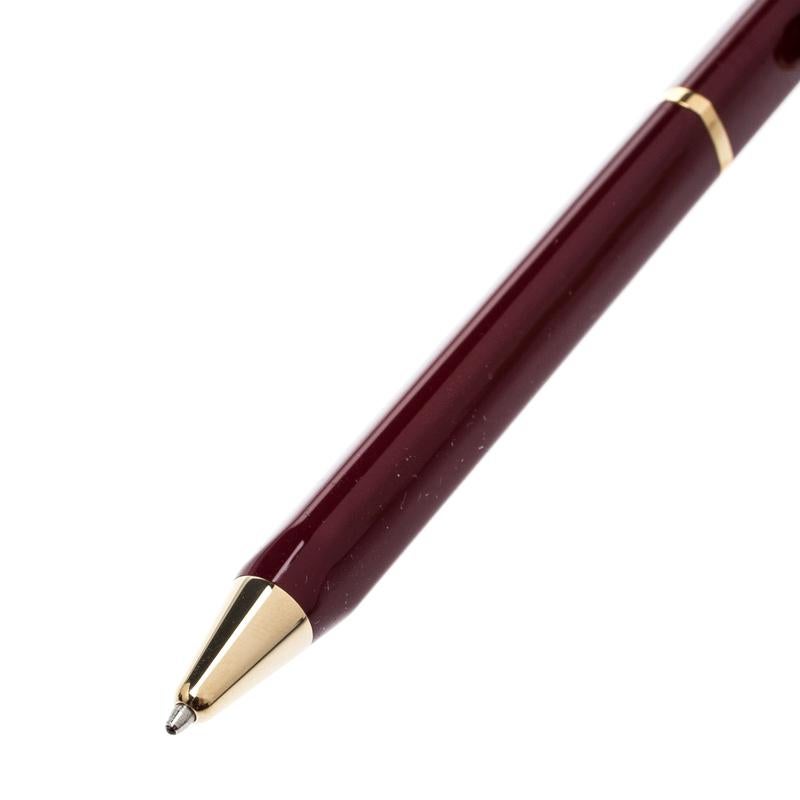 From the house of S.T. Dupont comes this well-engineered instrument to help with all your writings. Made from lotus red lacquer and enhanced with gold-finish, the pen is complete with engravings of the brand on the clip. Simple in design but