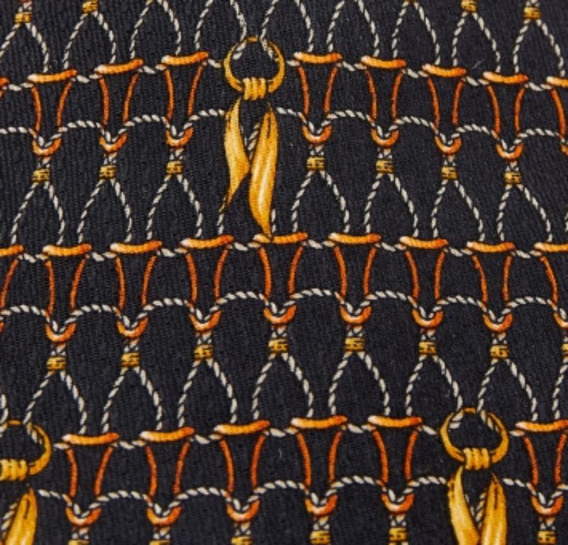 This S.T. Dupont tie is a perfect formal accessory that has a sharp and modern appeal. Made from luxurious materials, it features intricate patterns, and the brand label is neatly stitched at the back. It is sure to add oodles of style to your