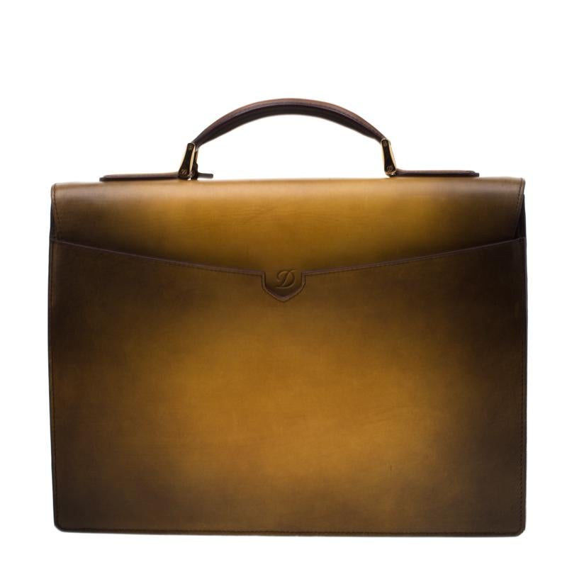 A practical bag for work and meetings, this Atelier Line D briefcase from S.T. Dupont will be your best companion. It features a minimal, fuss-free construction crafted from a yellow and black ombre leather body and secured with a gold-tone lock