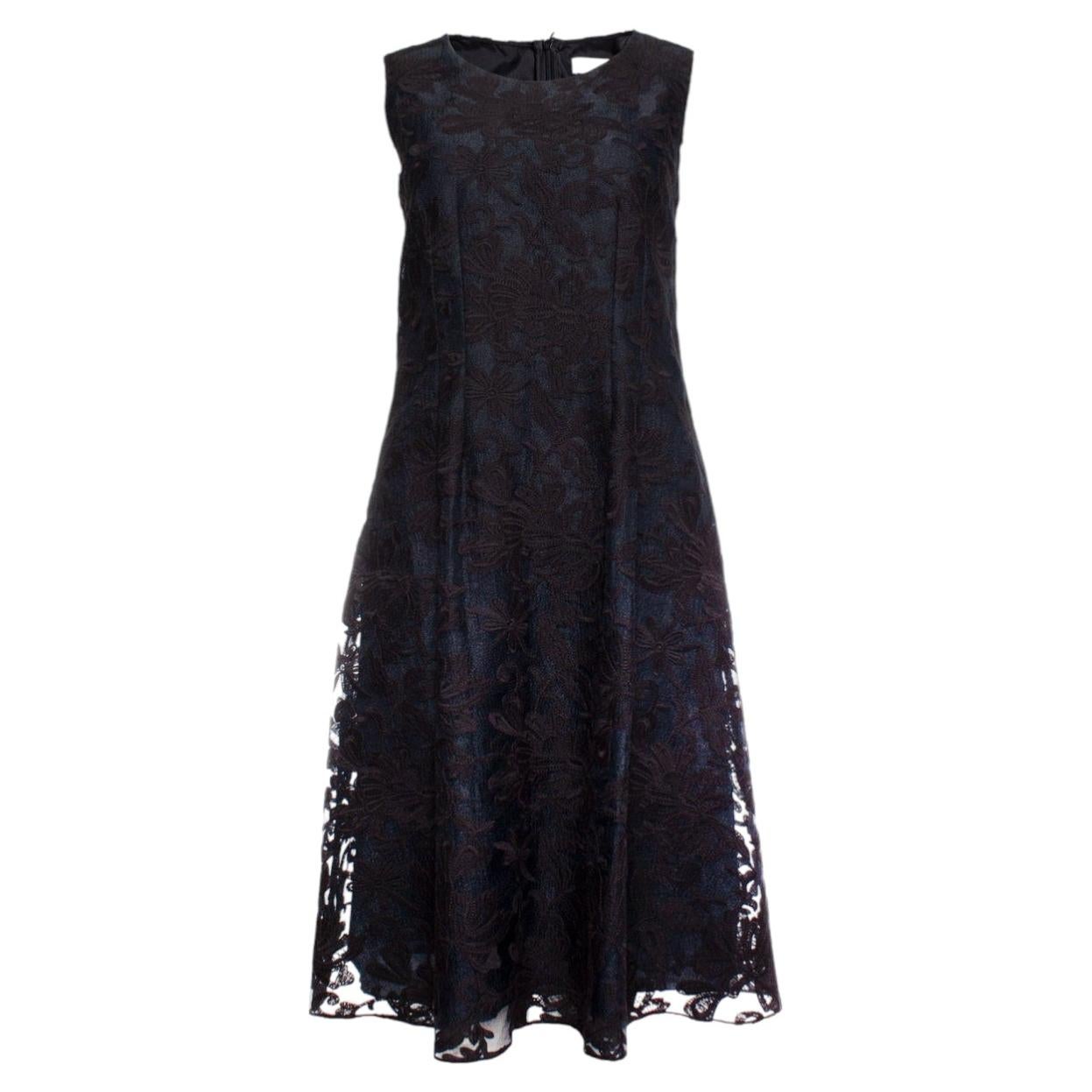 St. Emile, Robe bleue brodée de fleurs en vente