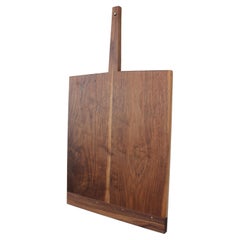 Tabla de cortar de nogal Santa Elena con extremo de tabla de pan en stock