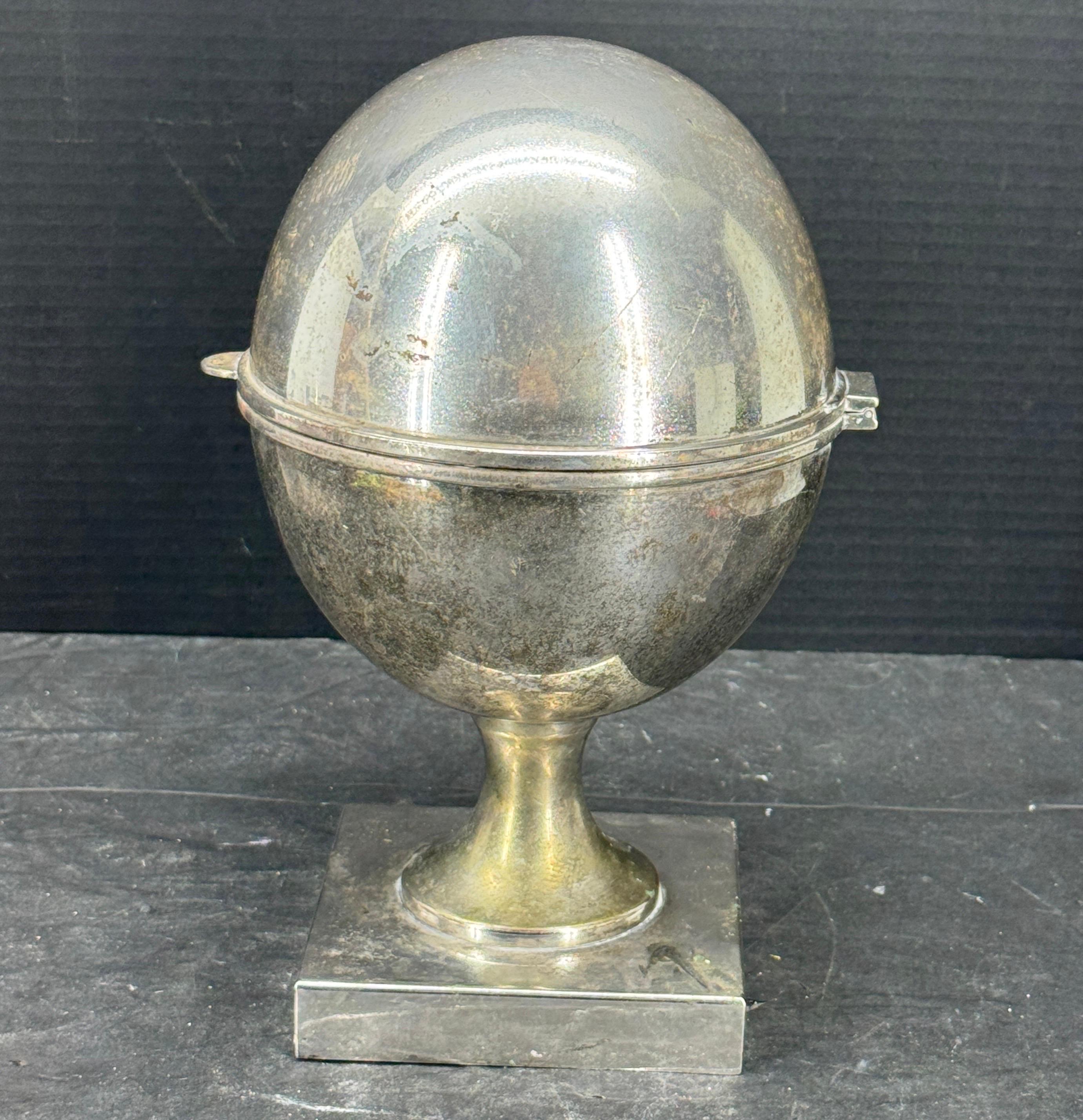 Servidor de caviar de plato de plata de Brasil de St. James con cuenco de cristal Moderno de mediados de siglo en venta