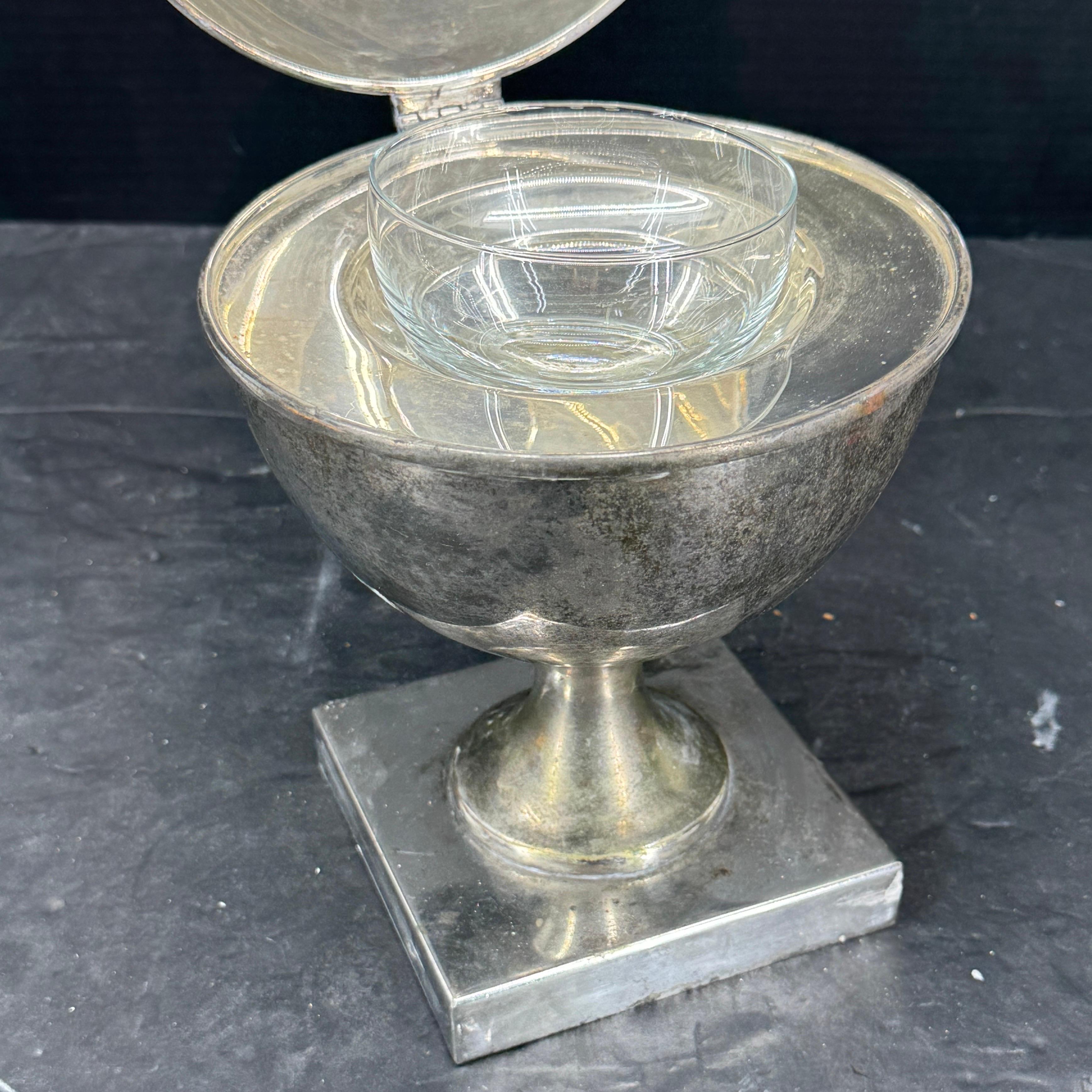 Servidor de caviar de plato de plata de Brasil de St. James con cuenco de cristal Hecho a mano en venta