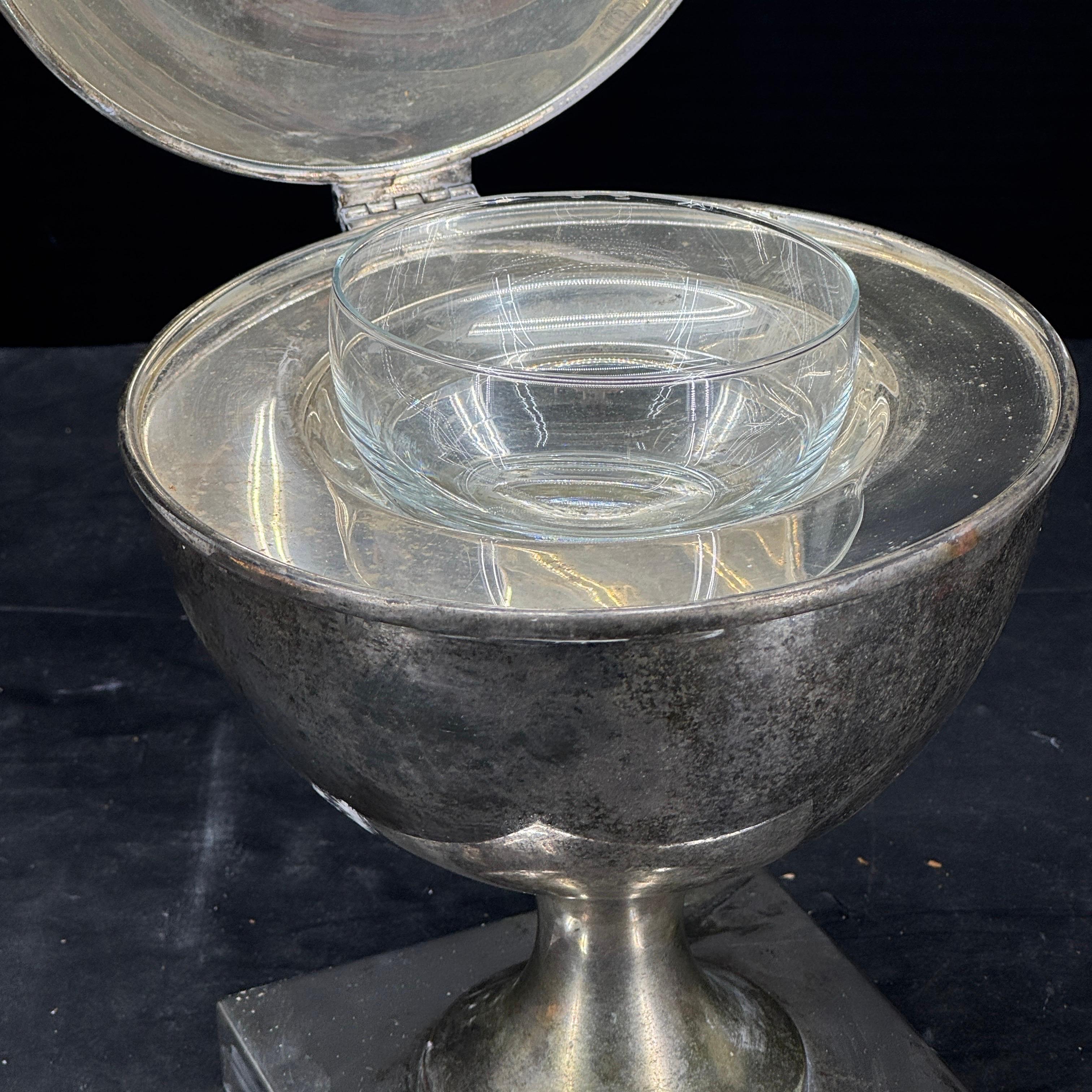 Servidor de caviar de plato de plata de Brasil de St. James con cuenco de cristal en Bueno estado para la venta en Haddonfield, NJ