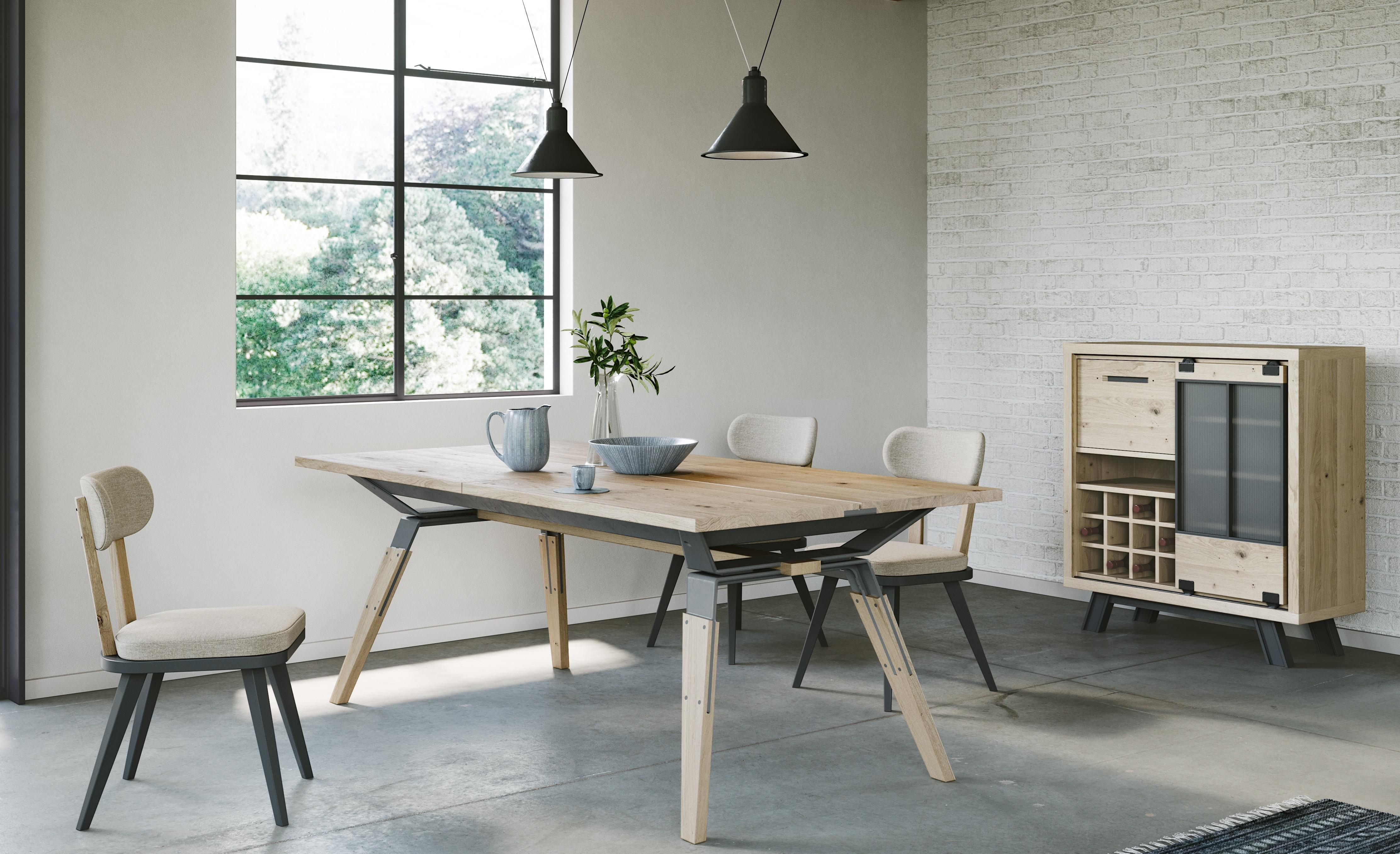 The ST James collection incorporates glass and metel details in its furniture pieces that give them a sober and industrial look without compromising their versatility. Measures: 140cm.

Produced by Cacio with more than 70 years of know how, this