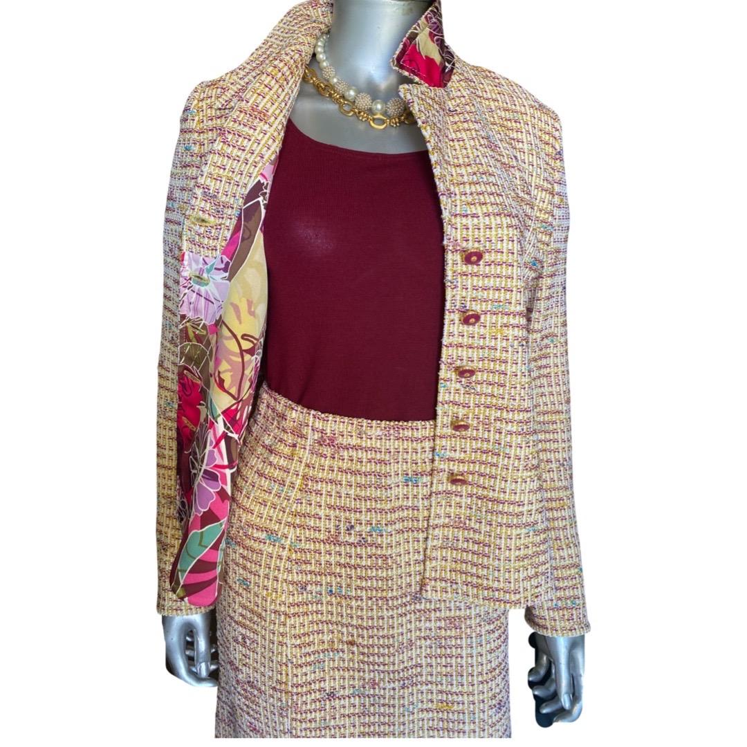 St John Collection 3 Piece Skirt Suit Knit Bouclé with Silk Print Trim Size 2 In Good Condition For Sale In Palm Springs, CA