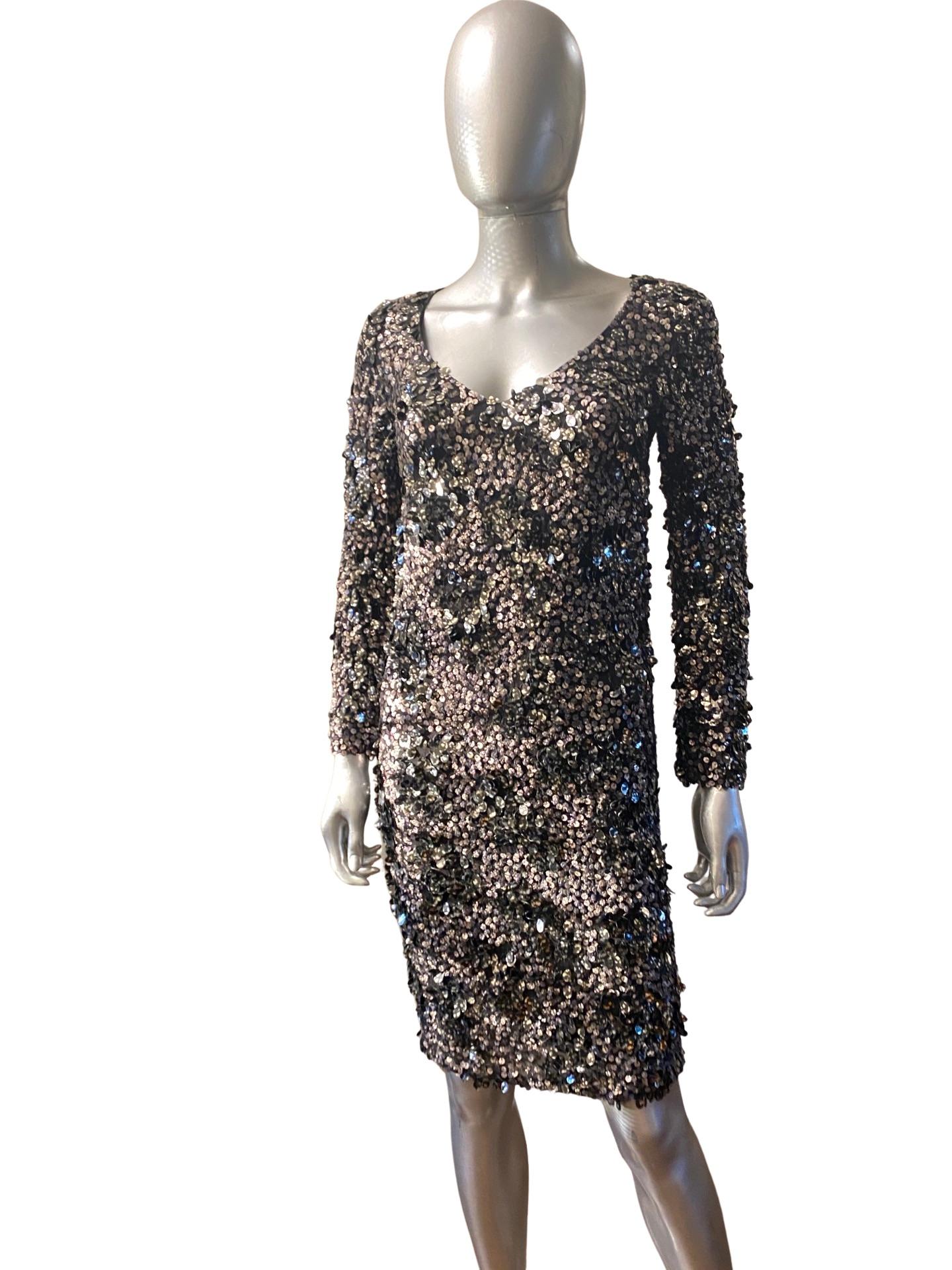 Vestido de Seda Moderno St. John Couture con Shimmy 3D  Lentejuelas colgantes sexys Talla 2. en venta 4