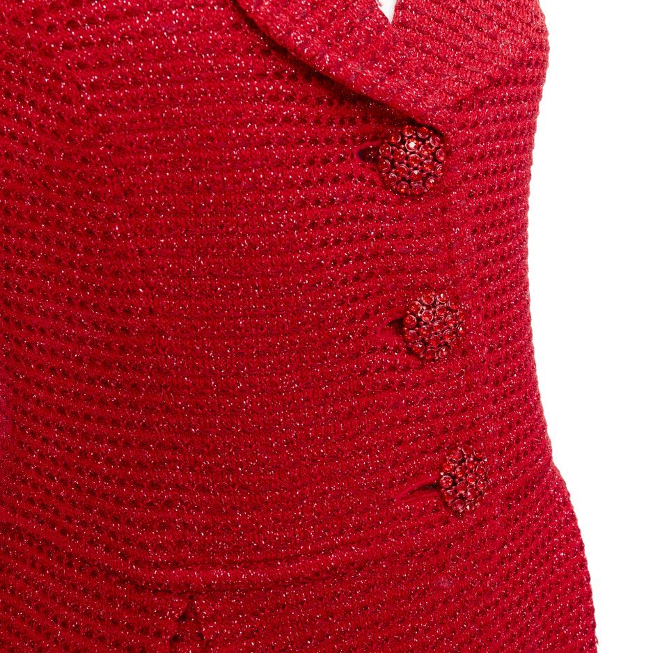 ST JOHN COUTURE blazer peplum de punto de tweed rojo metalizado con botones de cristal US6 M
Referencia: CC/A00437
Marca: St John Couture
Material: Rayón, Mezcla
Color: Rojo
Patrón: Sólido
Cierre: Botón
Detalles adicionales: Botones de
