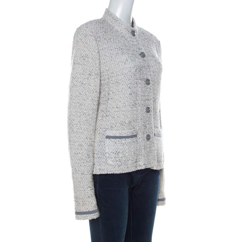If you have an eye for classic clothing then this blazer by St. John will undoubtedly excite you. Masterfully designed from fine fabrics, this piece features a beautifully textured design with front button closure. Great comfort is what this jacket