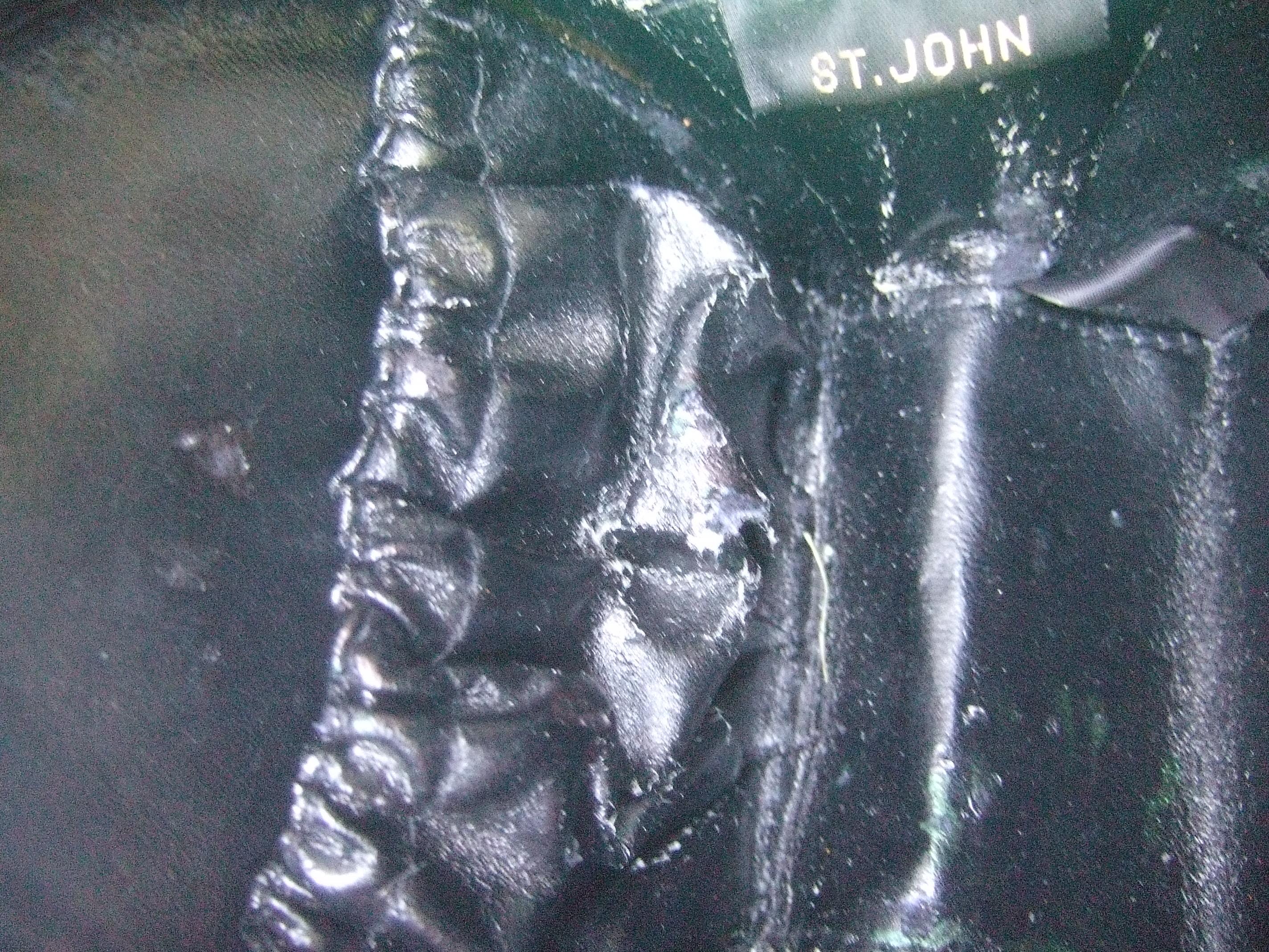 Sac à main St John en vinyle noir gaufré de taille moyenne - Sac à main à bandoulière vers 1990  en vente 12