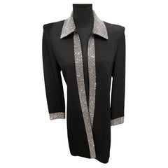 John Coates Manteau noir bordé de strass