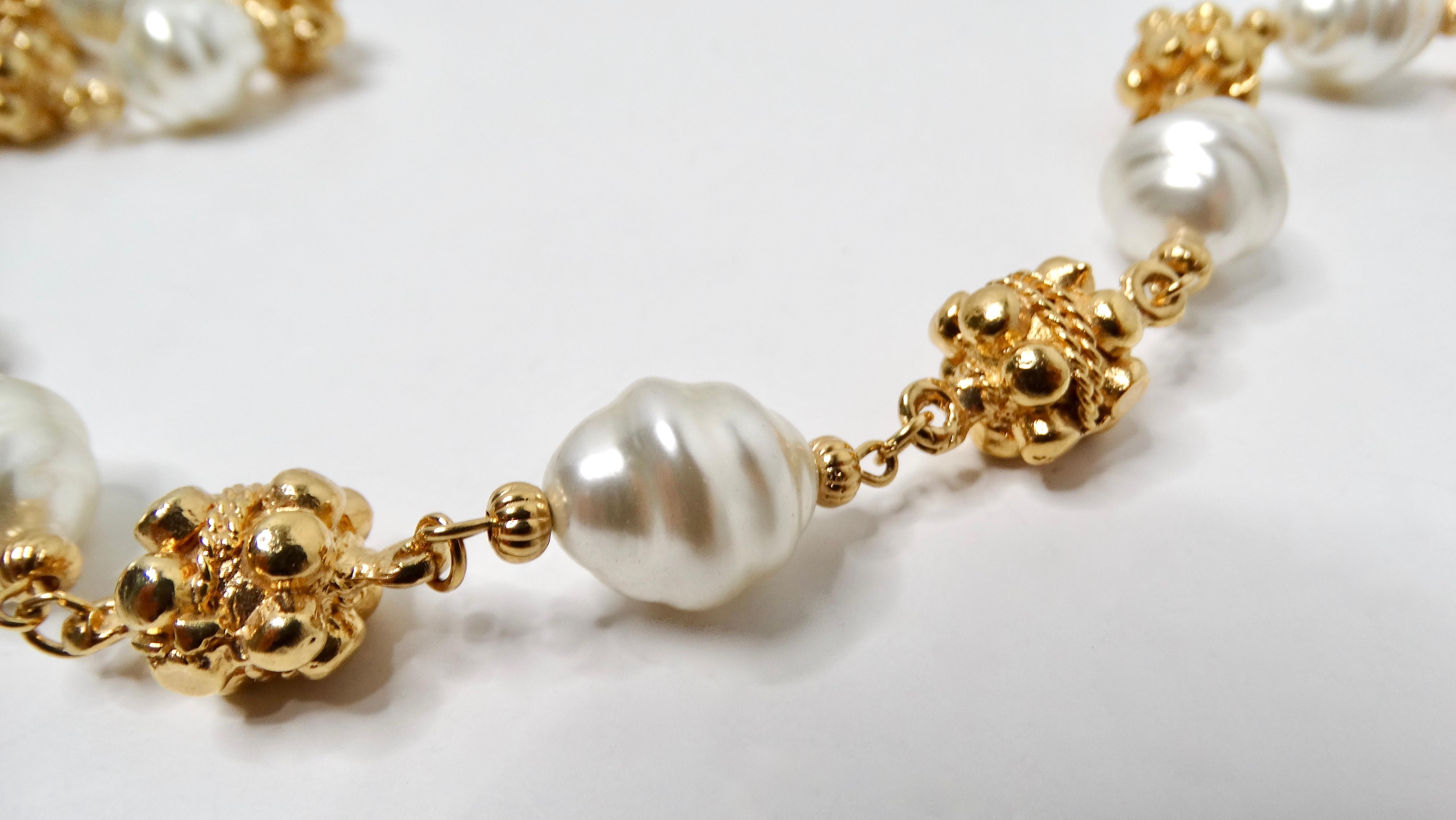I. Johns Collier de fantaisie baroque à perles et maillons en or circa 1980 en vente 1