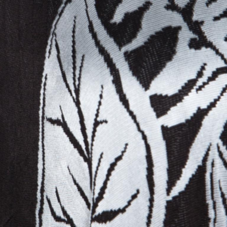 St. John Monochrome drapierte Strickjacke aus Jacquard-Strick XL im Angebot 1