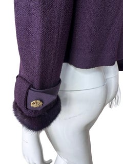 St. John Lila Strickjacke mit Fellbesatz aus Wolle