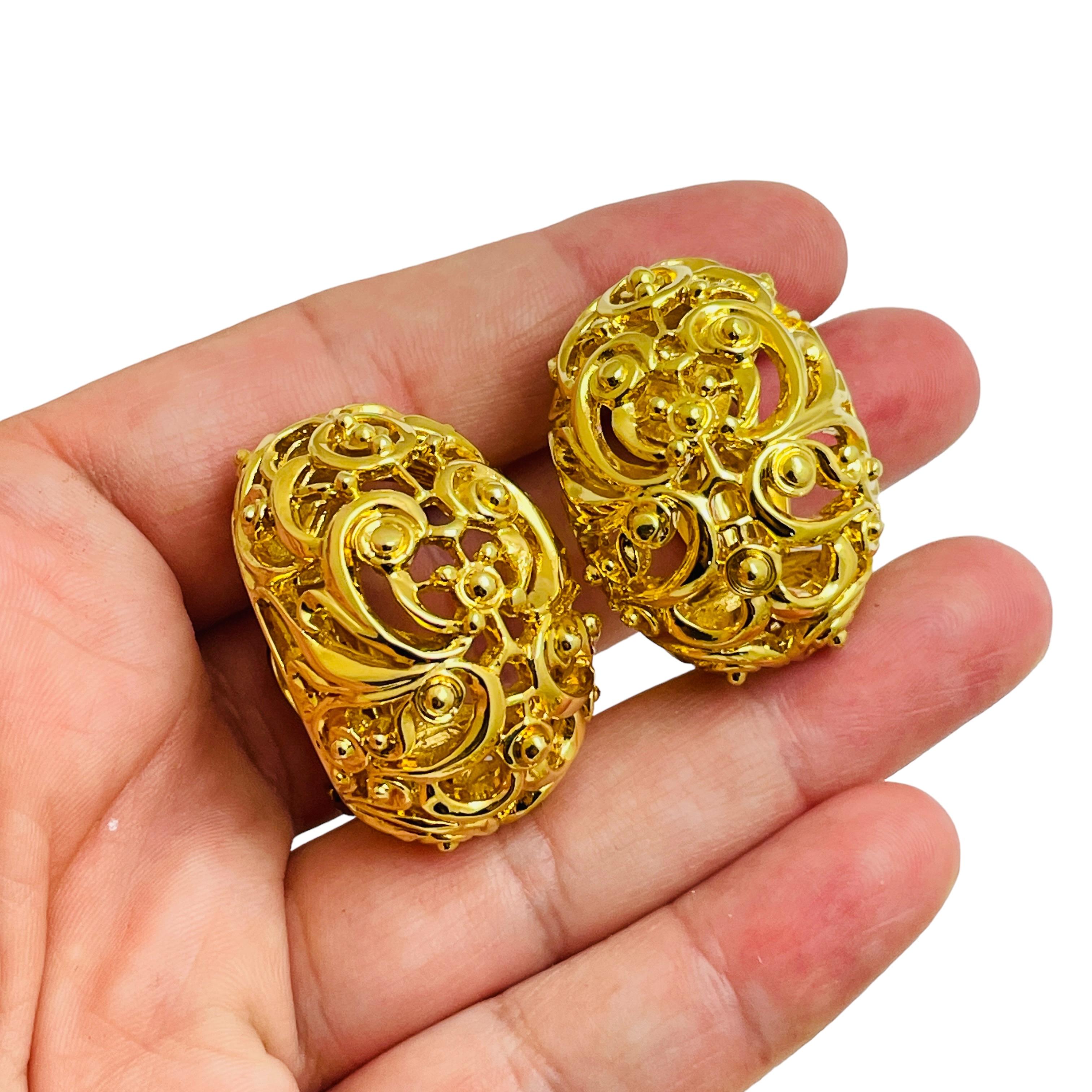 De las mujeres Pendientes de pinza de diseñador de pasarela en oro vintage firmados por ST JOHN en venta