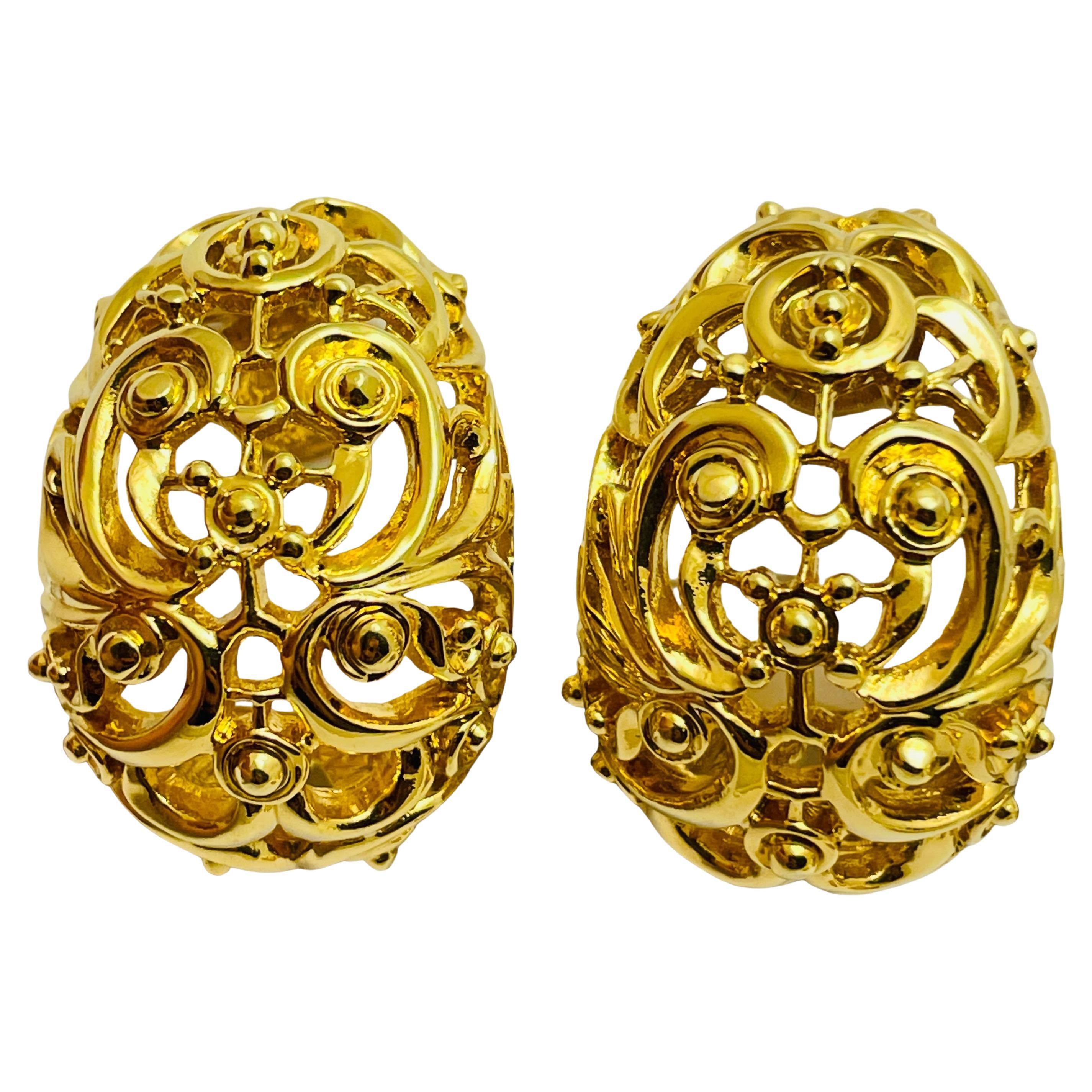 Pendientes de pinza de diseñador de pasarela en oro vintage firmados por ST JOHN en venta