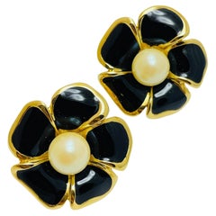 ST JOHN signed vintage gold pearl enamel flower designer clip on earrings