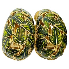 ST. Orecchini a clip firmati JOHN vintage con logo in oro e smalto verde