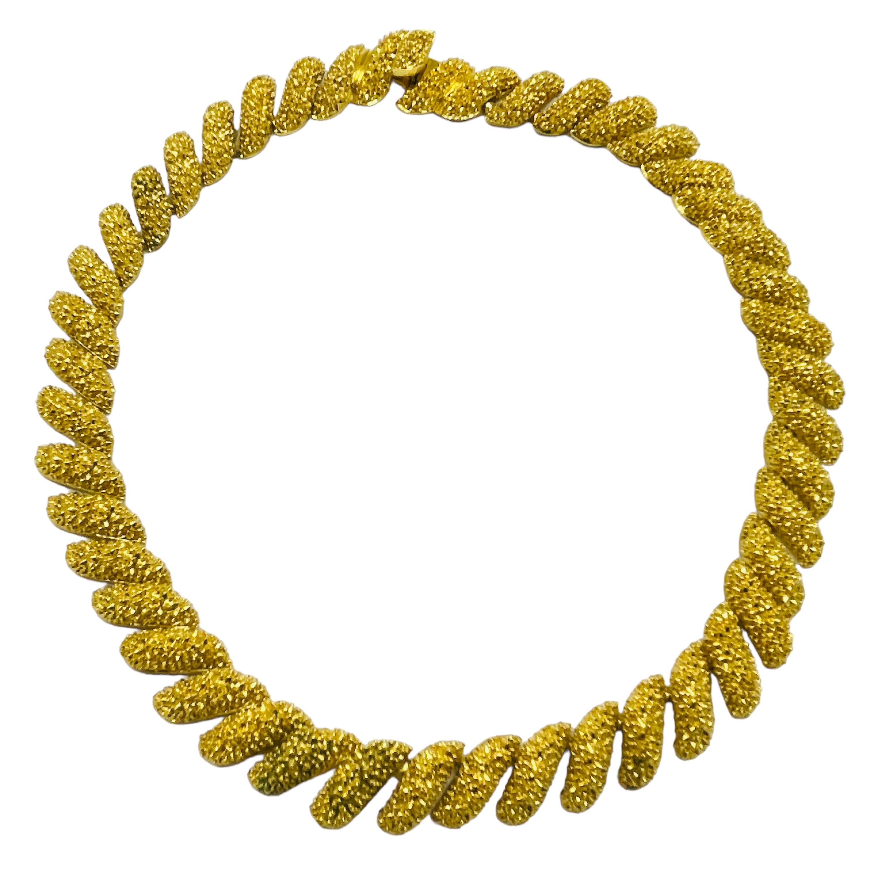 Femenino o masculino ST JOHN firmado vintage tono dorado collar gargantilla masiva de diseño en venta