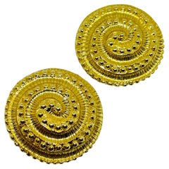 ST. JOHN signed vintage gold tone swirl designer clip on earrings