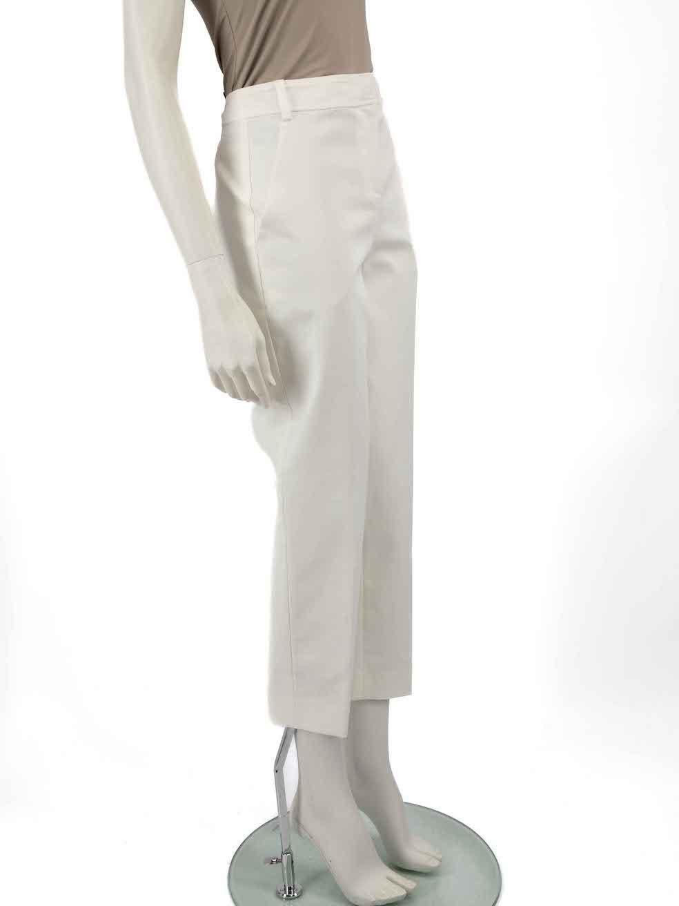 CONDITION is Very good. Minimal wear to trousers is evident. Minimal wear to the front with a discoloured on this used St. John designer resale item.
 
 
 
 Details
 
 
 White
 
 Cotton
 
 Trousers
 
 Slim fit
 
 Cropped
 
 Mid rise
 
 2x Side