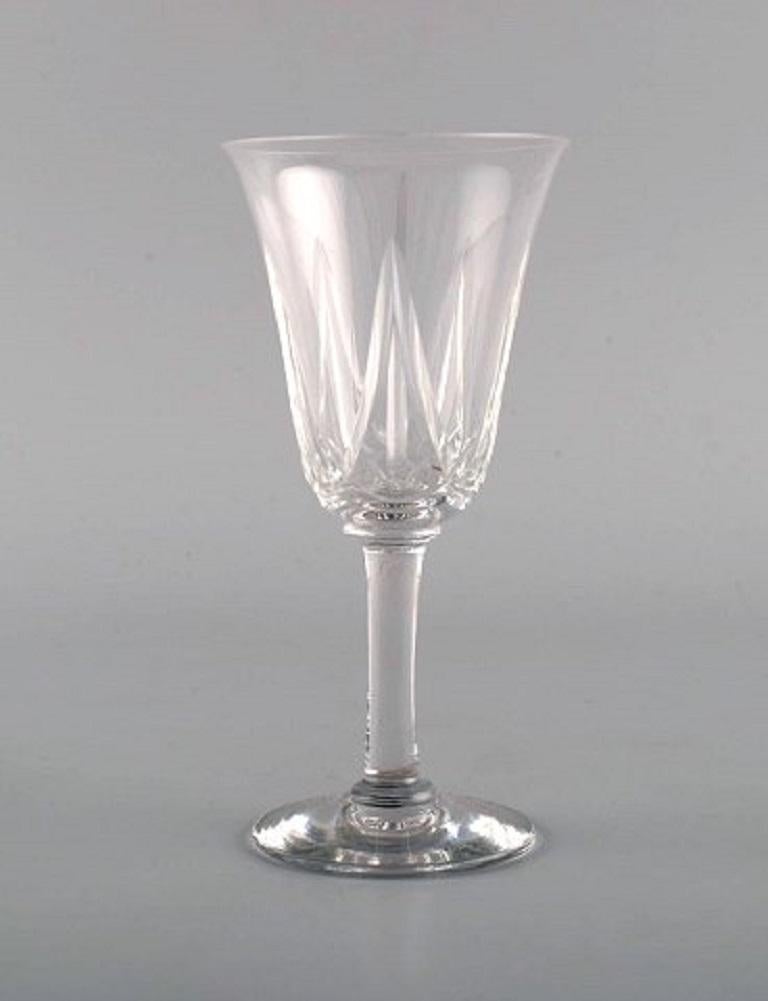 St. Louis, Belgium. 19 glasses in mouth-blown crystal glass, 1930s-1940s.
Measures: 13 x 6.3 cm.
In excellent condition.