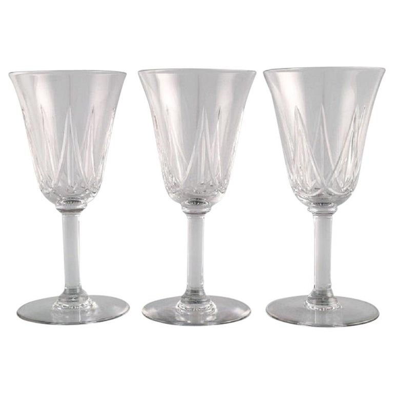 https://a.1stdibscdn.com/st-louis-belgium-three-white-wine-glasses-in-mouth-blown-crystal-glass-for-sale/1121189/f_216677821607152693724/21667782_master.jpg?width=768