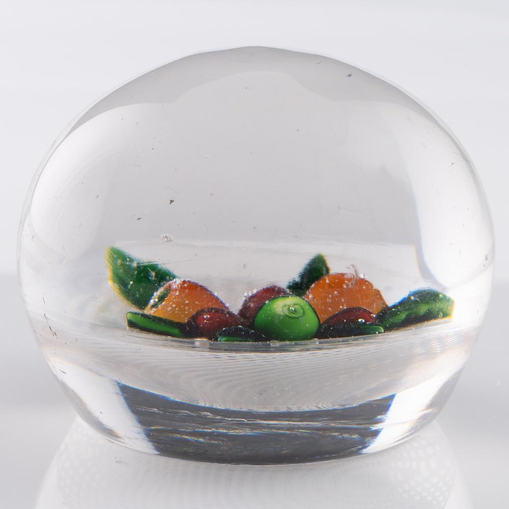 St Louis Briefbeschwerer Antike Lampwork Früchte um 1850 (Französisch) im Angebot