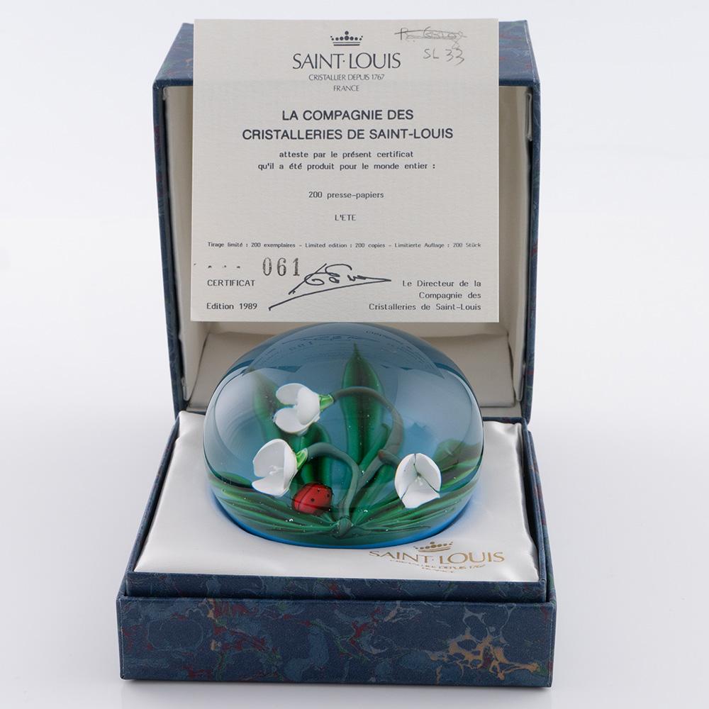 St Louis Briefbeschwerer Lampwork Marienkäfer auf Blumen Limitierte Auflage im Angebot 1