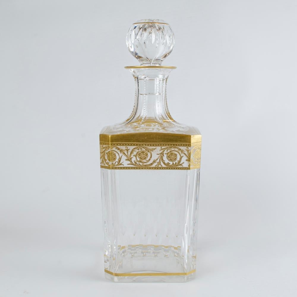 Carafe à whisky en cristal de Saint Louis, décorée d'un motif doré, de la collection 