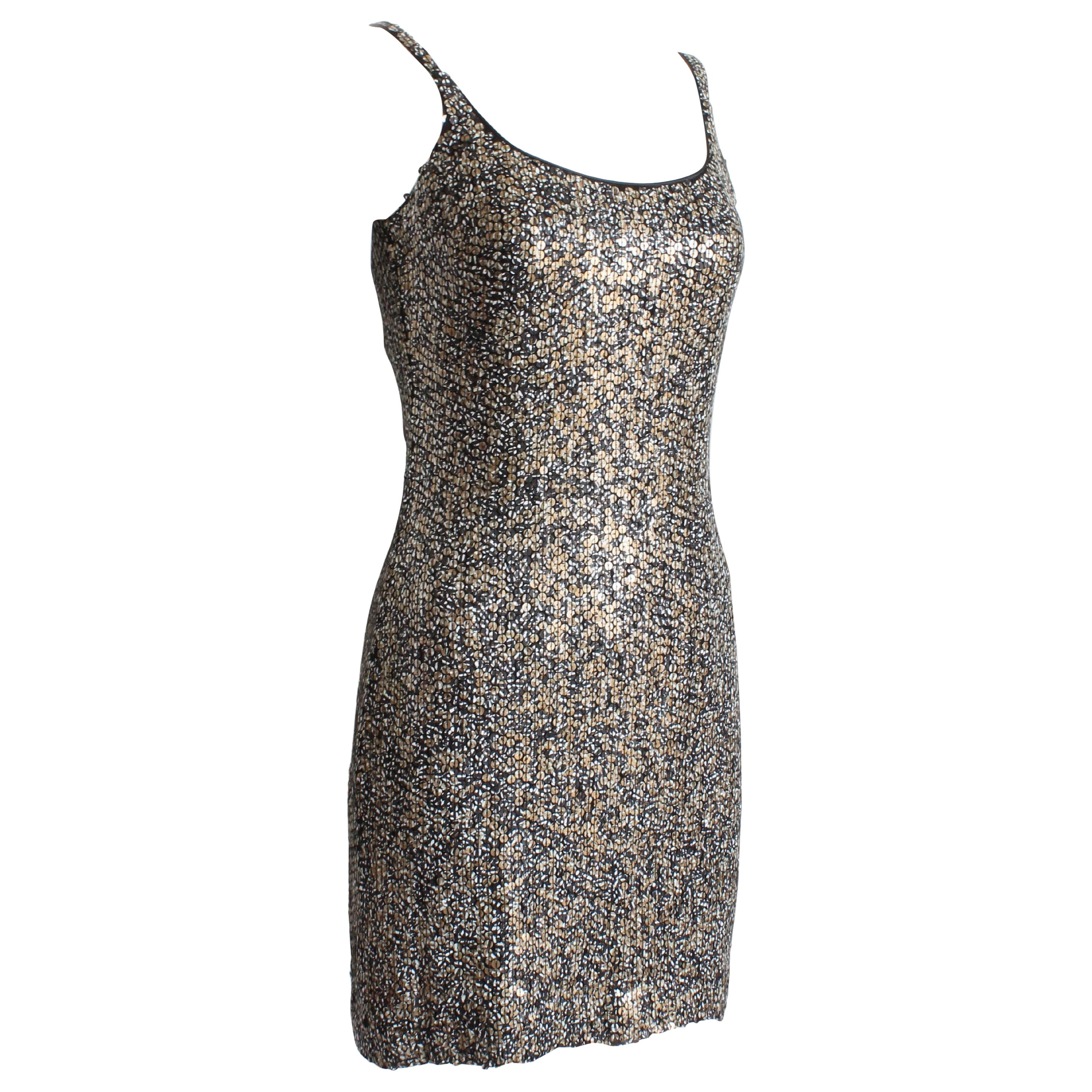 Authentique, d'occasion, vintage St Martin by Jeanette robe de cocktail sexy embellie, probablement réalisée dans les années 90 par la designer Jeanette Kastenberg. La robe de soirée parfaite, si facile à coiffer. Les paillettes mates lui confèrent