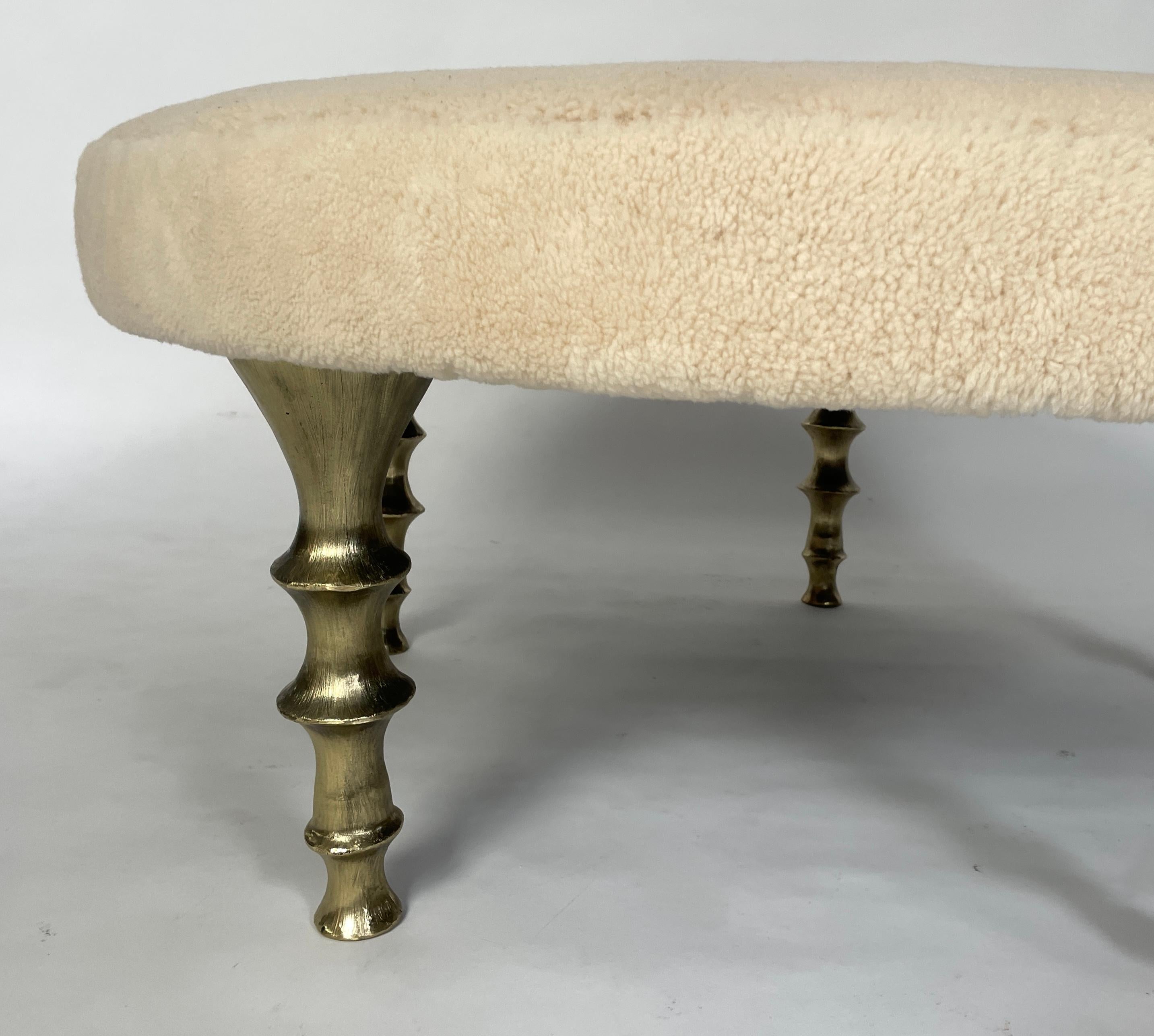 XXIe siècle et contemporain Ottomane St Paul, pieds en bronze doré en vente