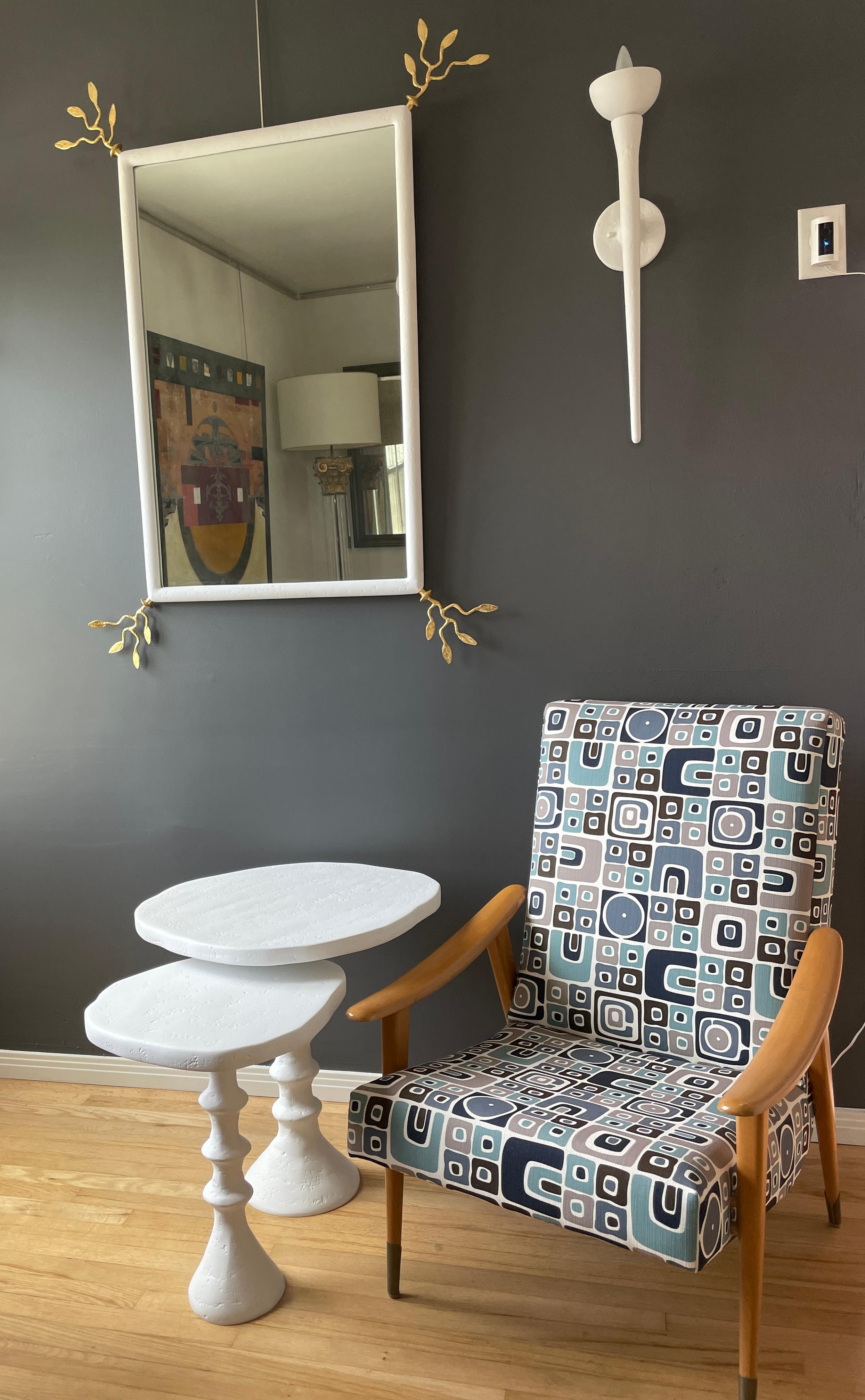 This grouping of two of our St Paul Plaster table create a versatile table option. The two tables can be arranged to work as a coffee table, or side tables. They nest together or stand alone. The set is made up of one Moyen Modèle table.
( 22.5