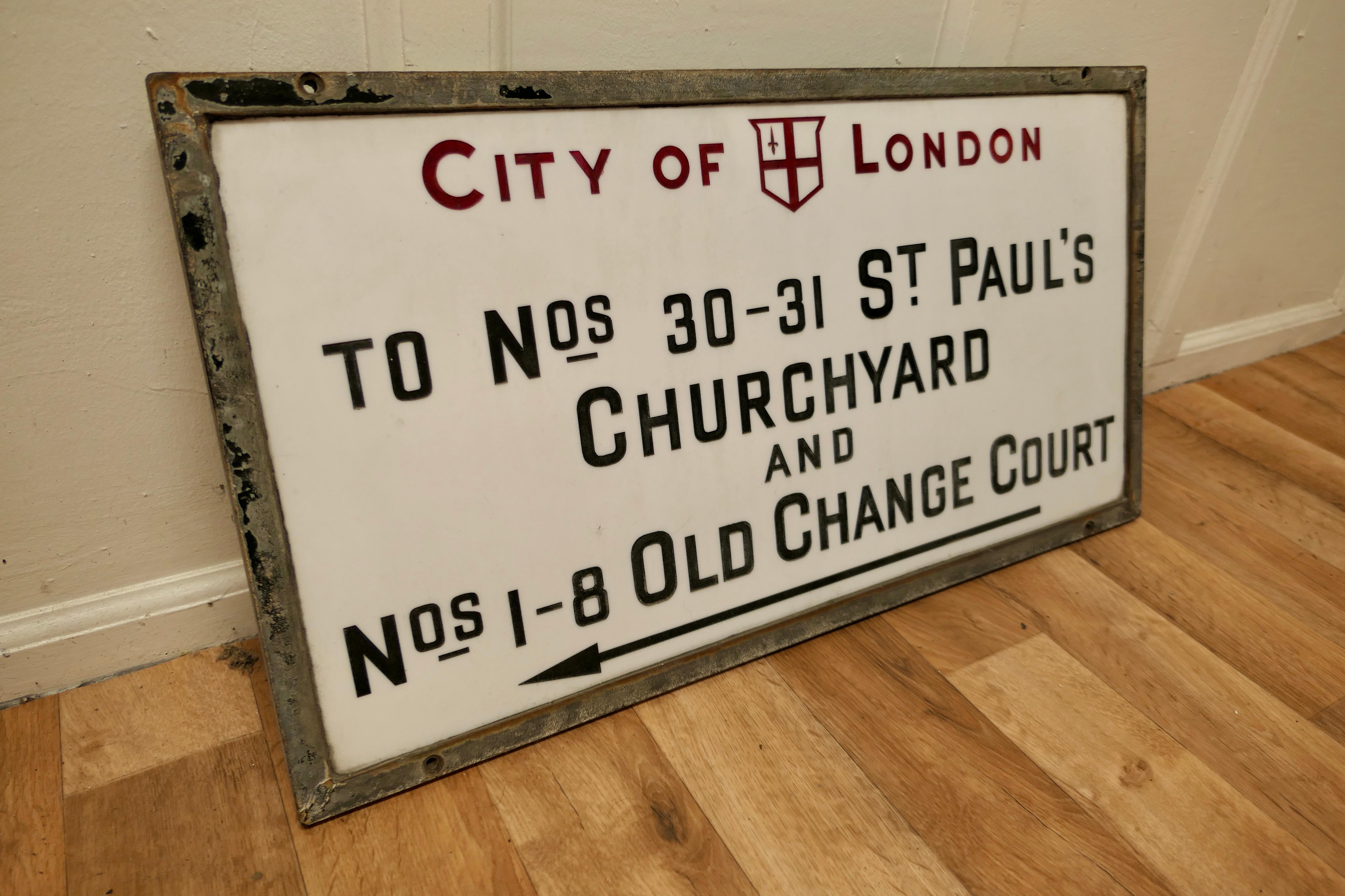 St Pauls Churchyard, City of London, Glas-Schild der Edwardian Street (Industriell) im Angebot