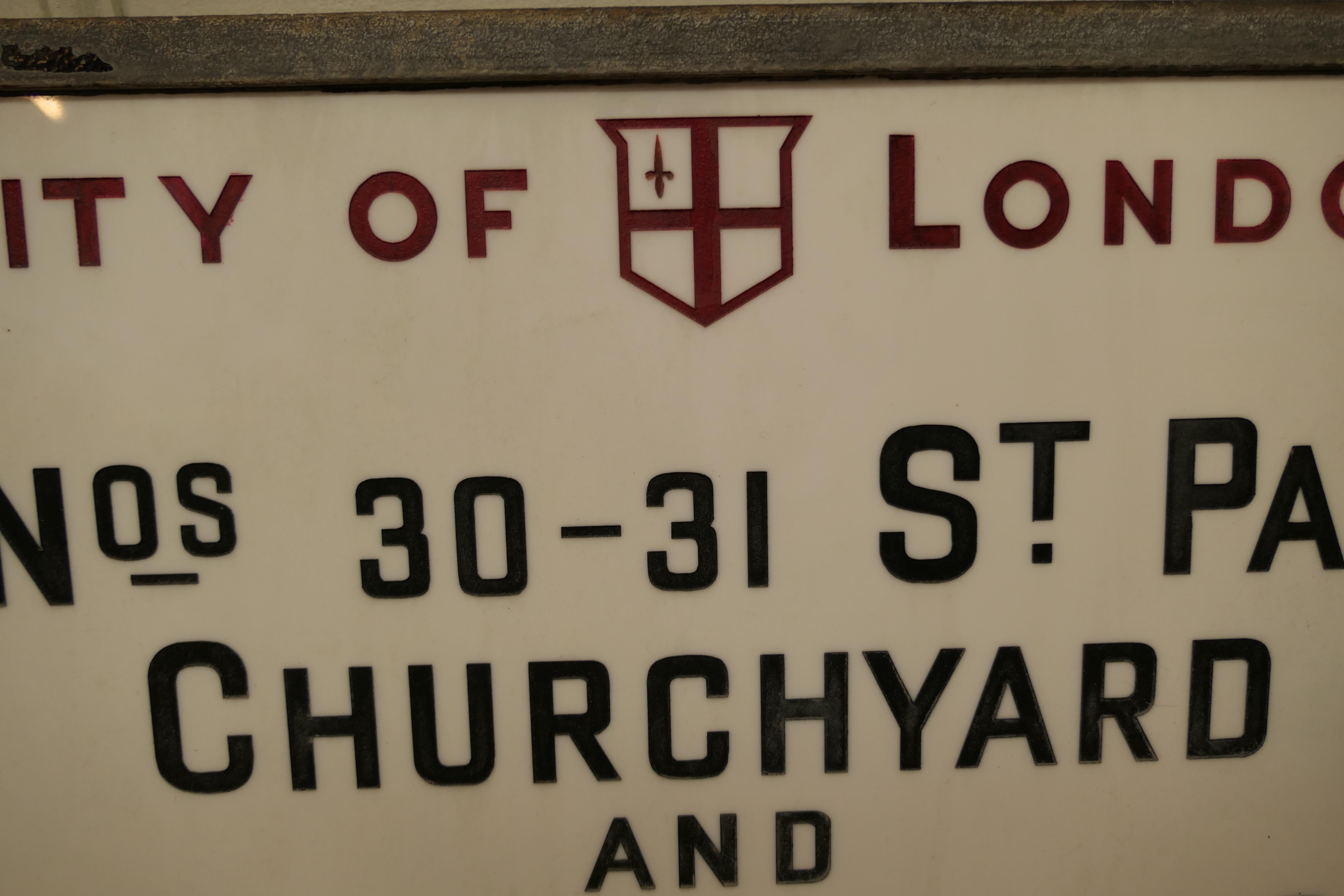St Pauls Churchyard, City of London, Glas-Schild der Edwardian Street (20. Jahrhundert) im Angebot